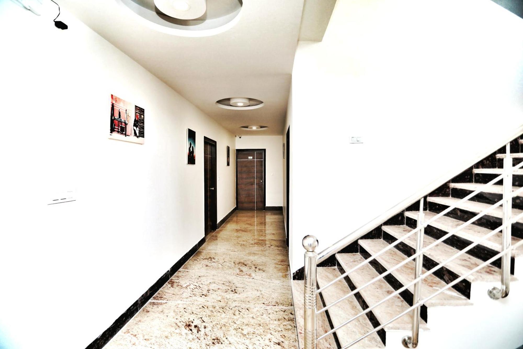 Airport Delhi Aerocity, 15 Mins Yashobhoomi Guest house New Delhi