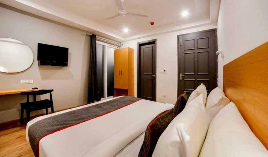 Collection O Kailash Enclave Delhi (National Capital Territory of India)