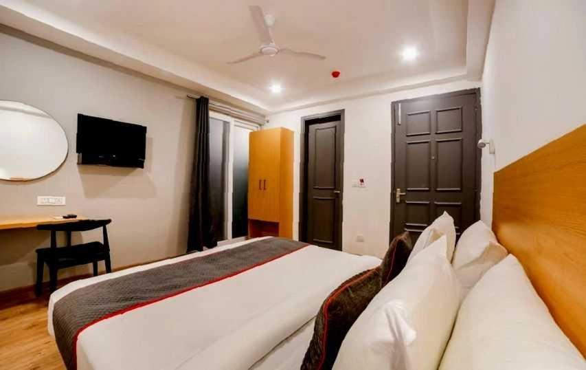 Collection O Kailash Enclave