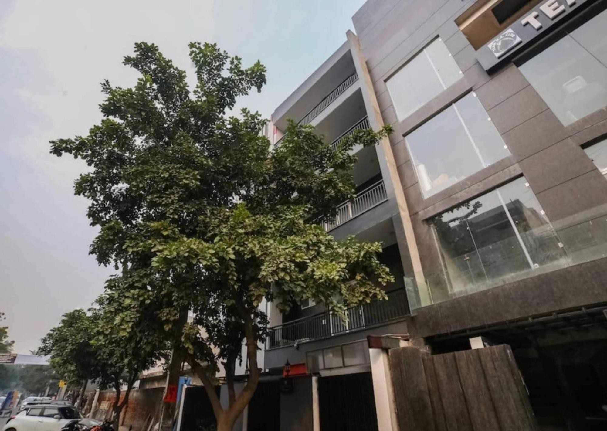 Collection O Kailash Enclave Delhi (National Capital Territory of India)