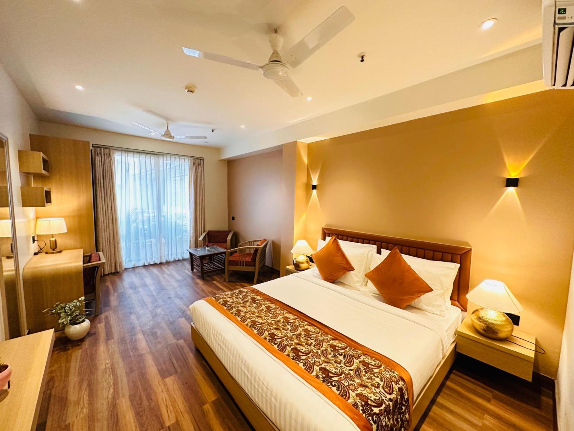 Hotel South Ex Residency - South Ex Near Aiims Delhi - Couple Friendly 3*