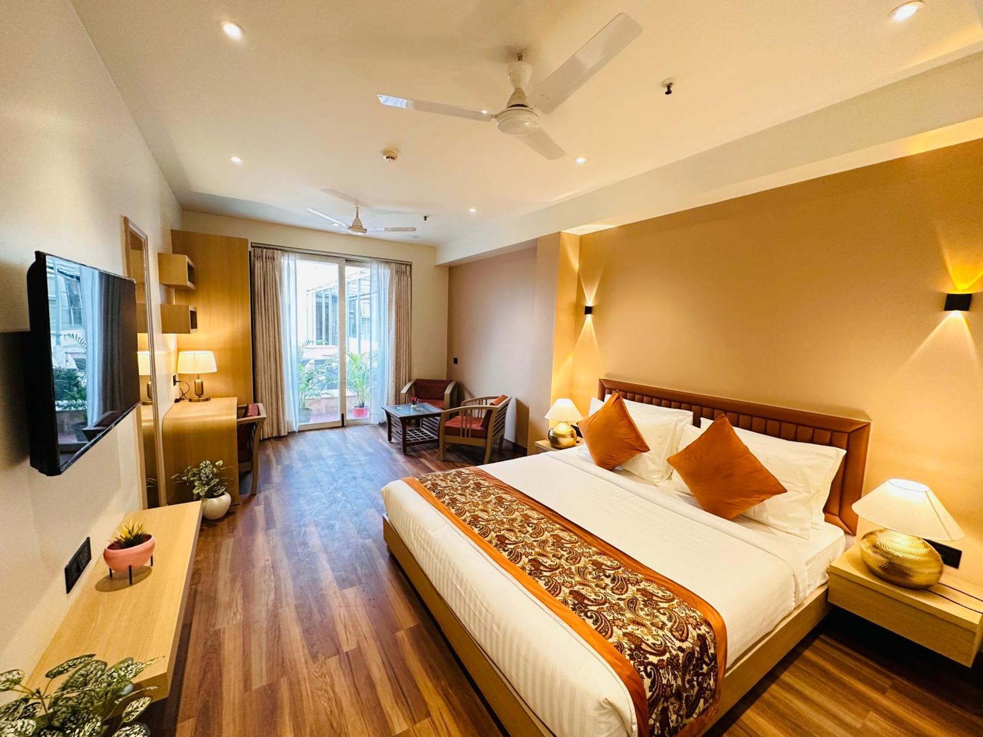 Hotel South Ex Residency - South Ex Near Aiims Delhi - Couple Friendly 3*