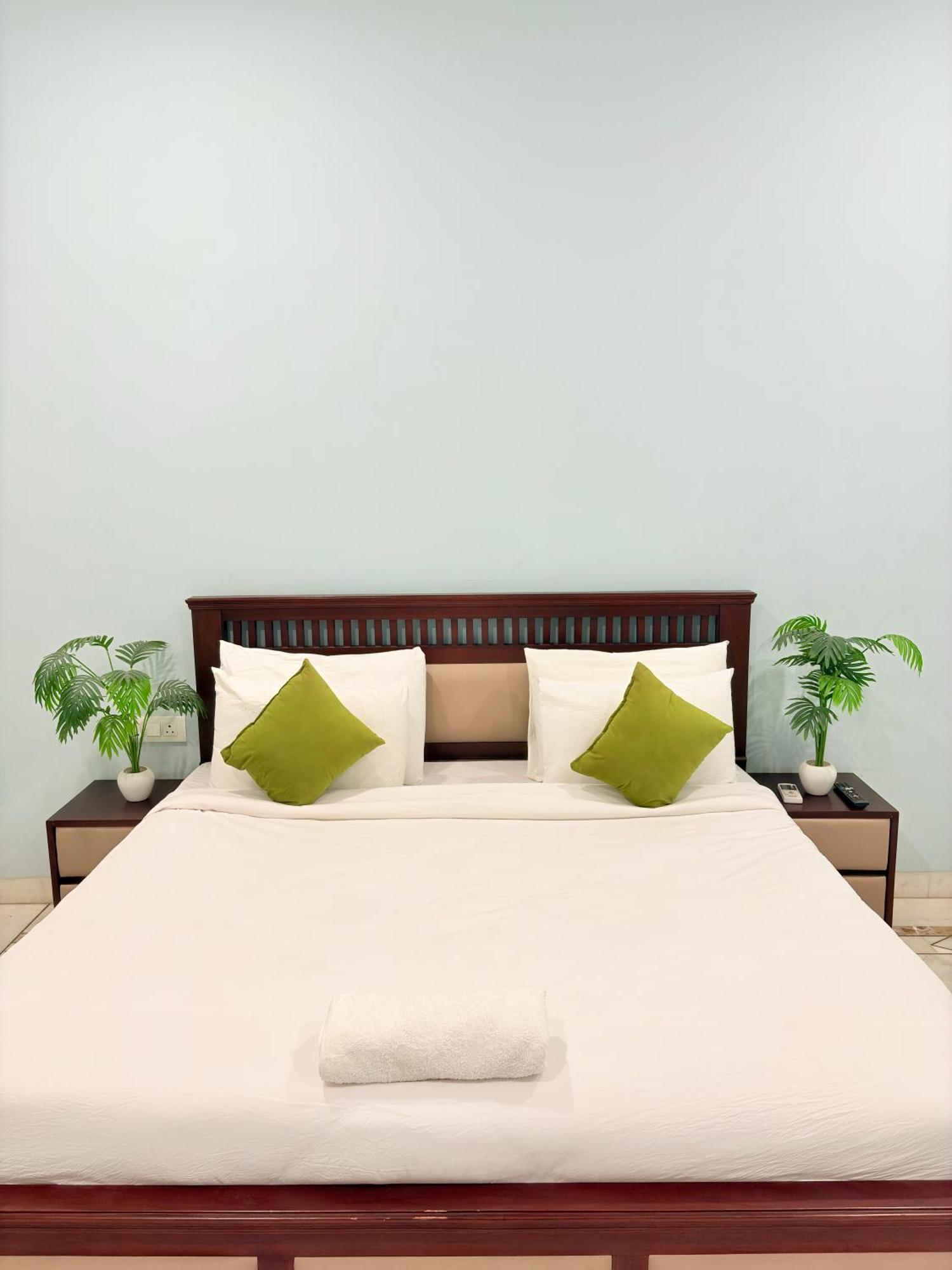 Gulmohar Residency, Hauz Khas New Delhi, Couple Friendly