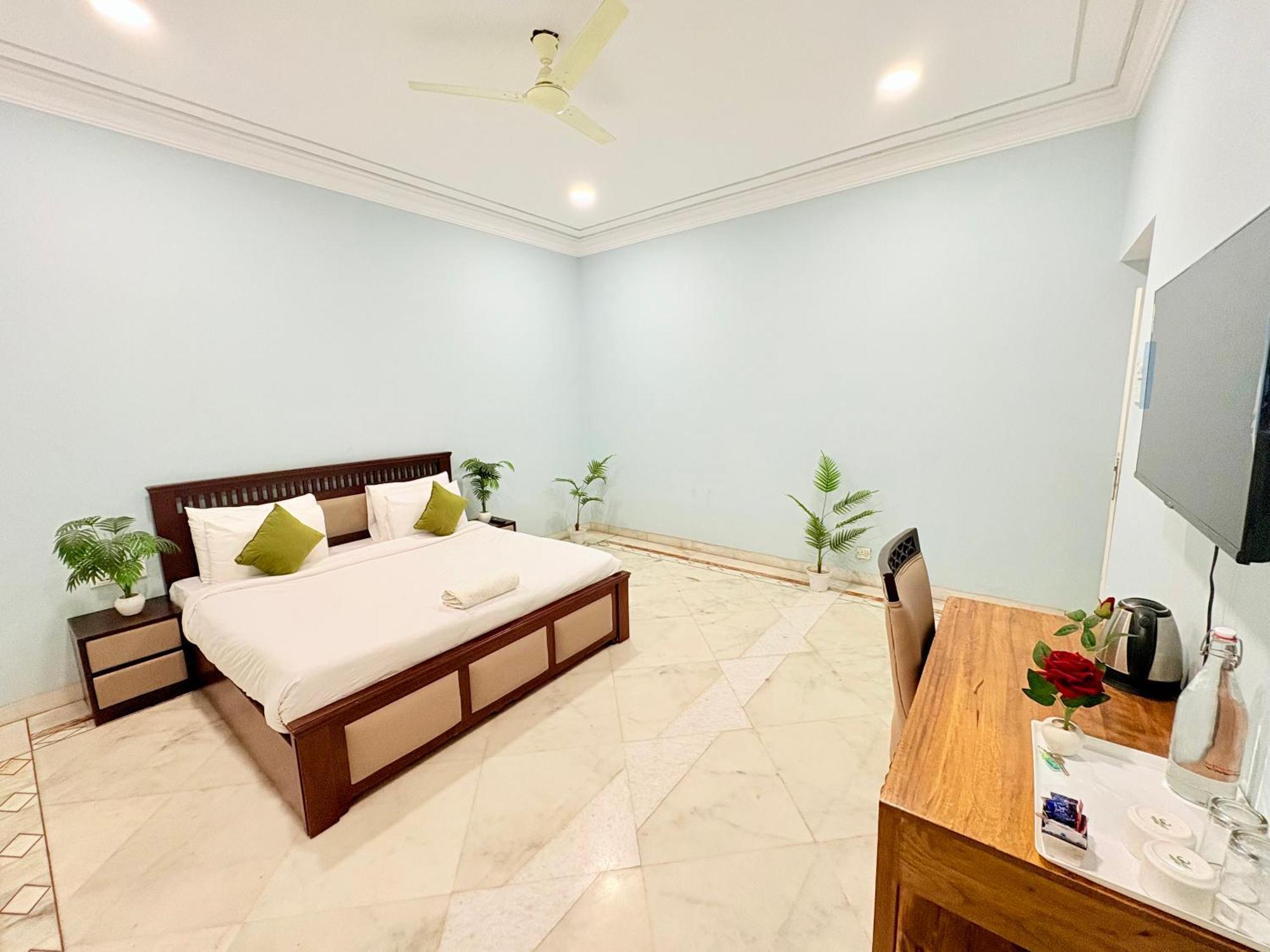 Gulmohar Residency, Hauz Khas New Delhi, Couple Friendly Hotel