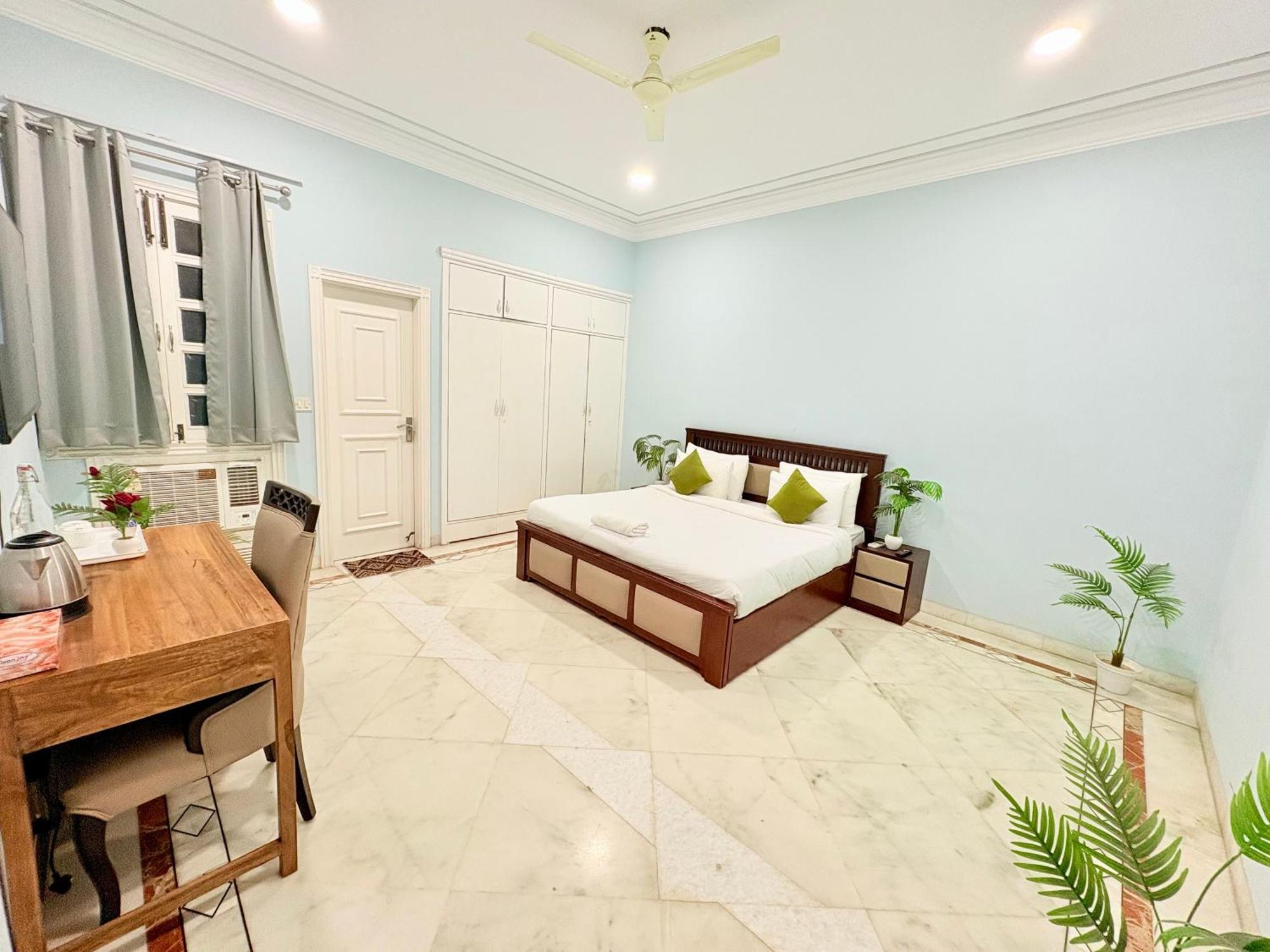 Gulmohar Residency, Hauz Khas New Delhi, Couple Friendly 3* New Delhi