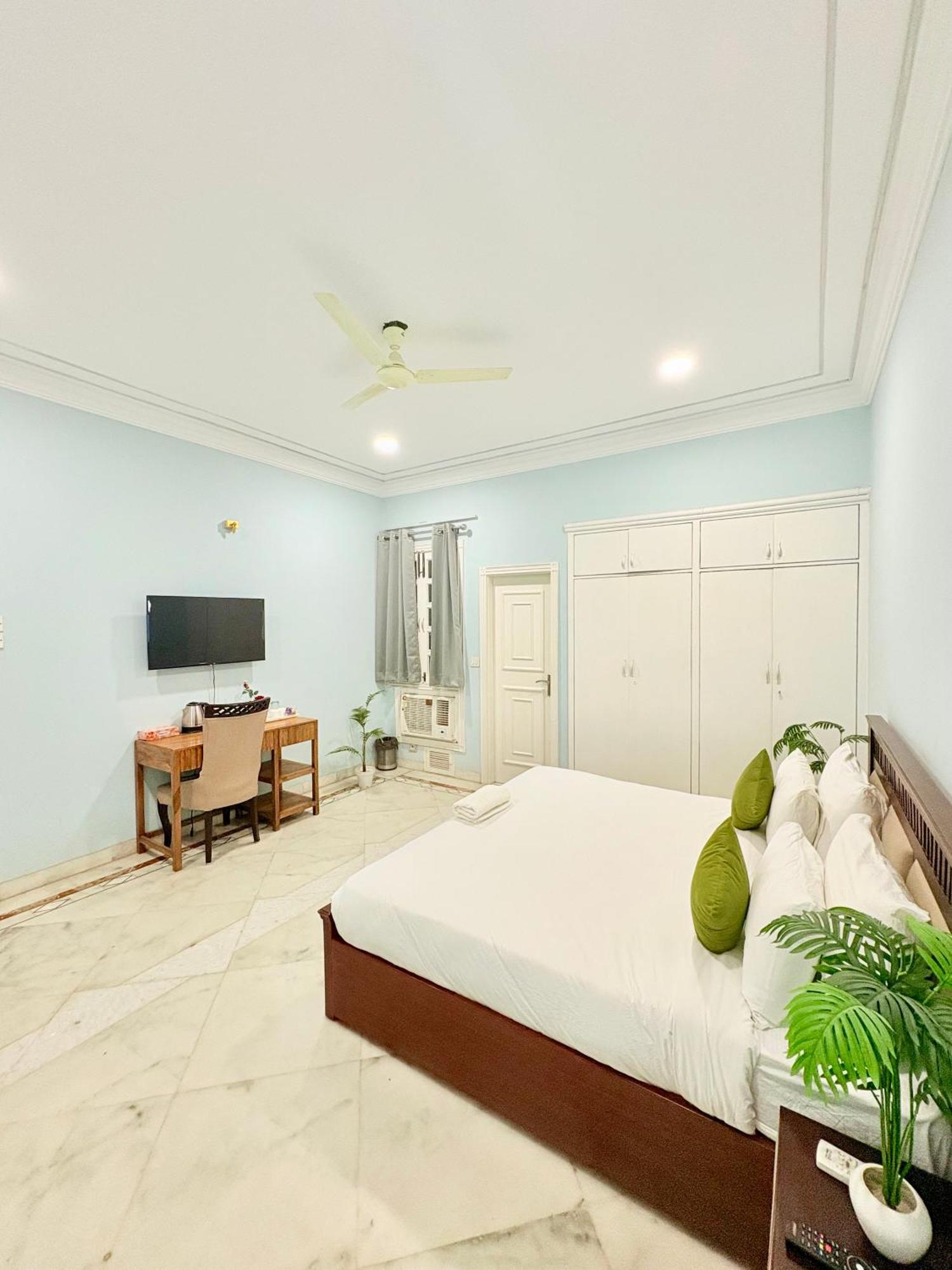 Gulmohar Residency, Hauz Khas New Delhi, Couple Friendly Hotel 3*