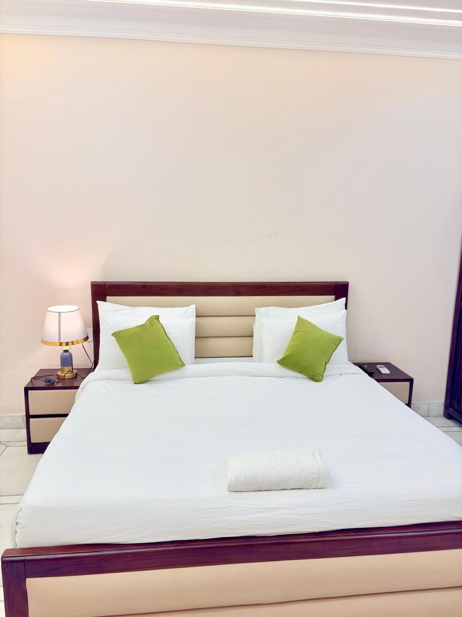 Hotel Gulmohar Residency, Hauz Khas New Delhi, Couple Friendly