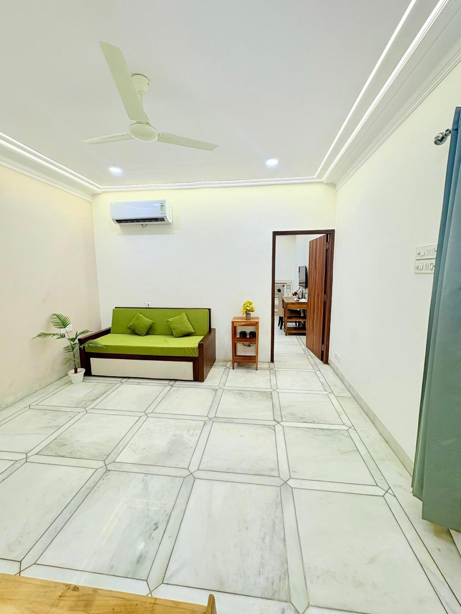 Gulmohar Residency, Hauz Khas New Delhi, Couple Friendly Hotel New Delhi