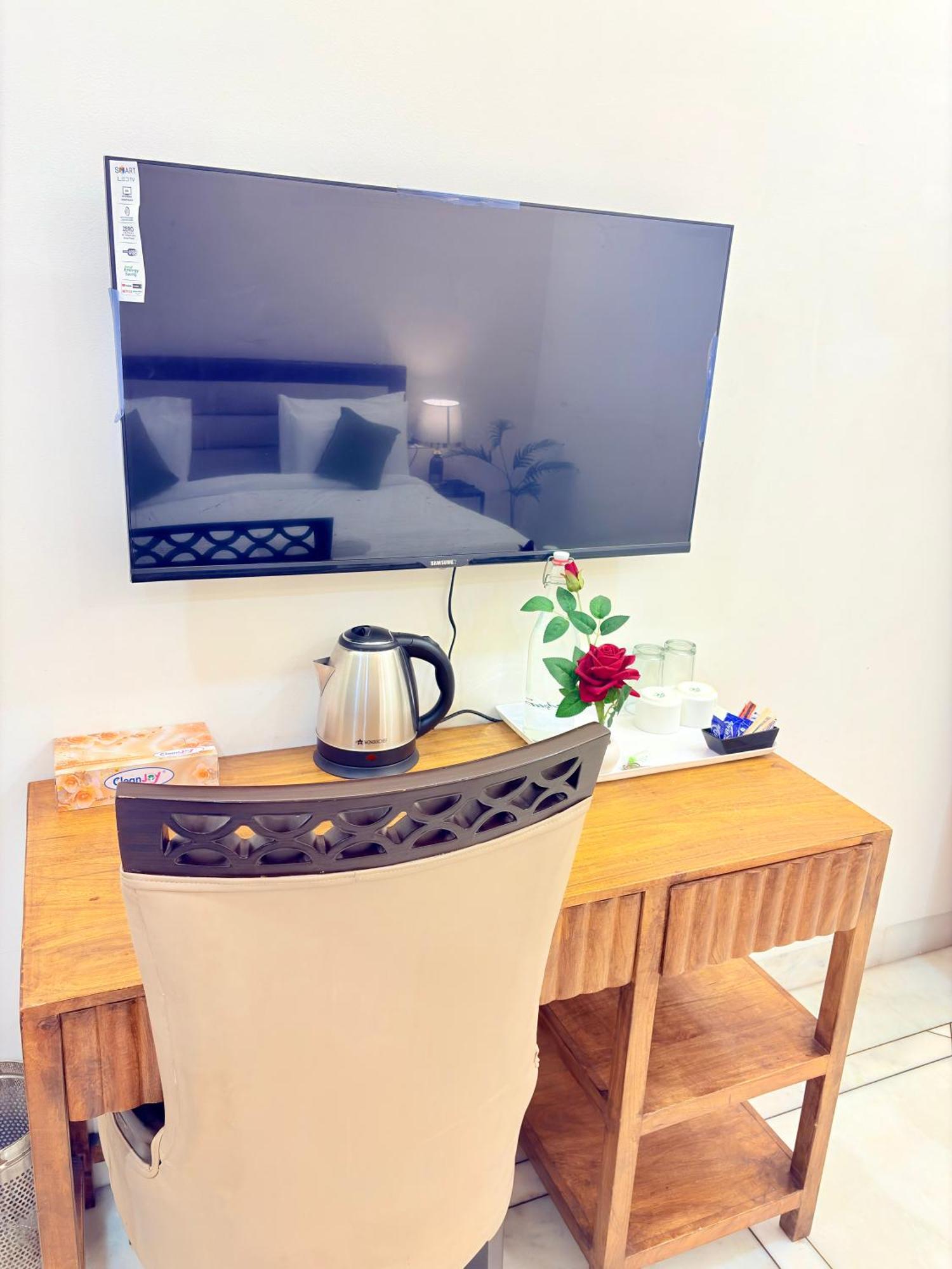 Gulmohar Residency, Hauz Khas New Delhi, Couple Friendly