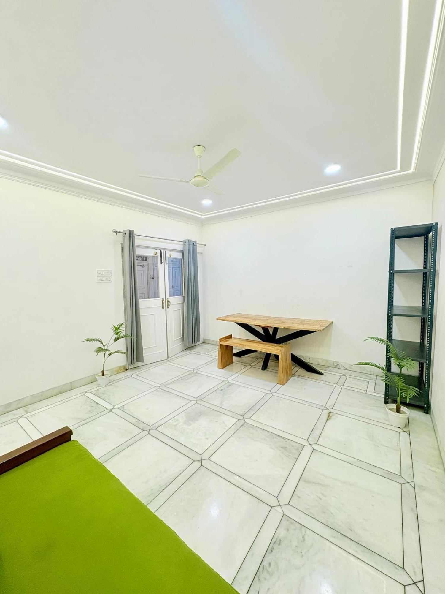 Gulmohar Residency, Hauz Khas New Delhi, Couple Friendly Hotel New Delhi