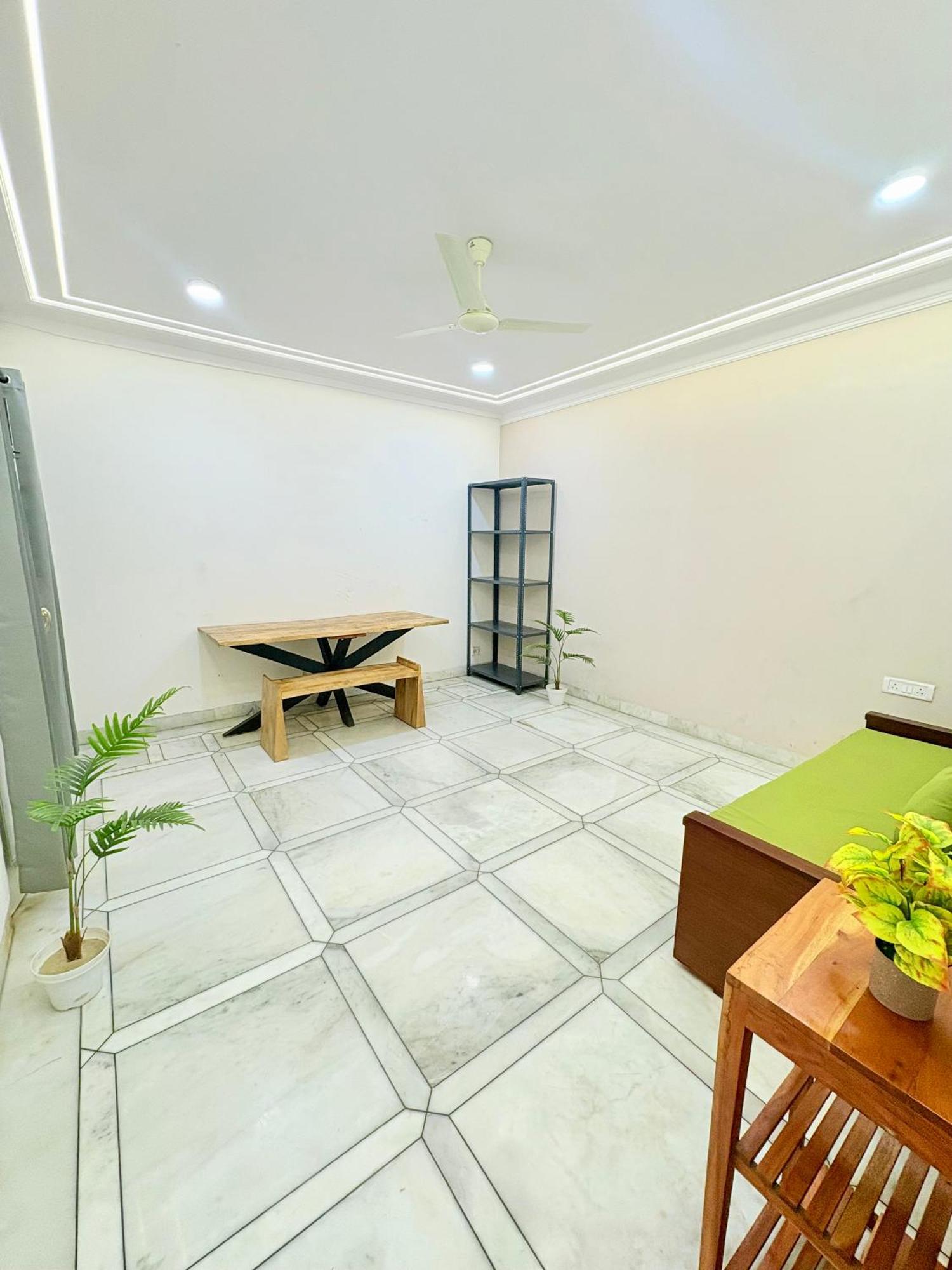 Hotel Gulmohar Residency, Hauz Khas New Delhi, Couple Friendly 3*