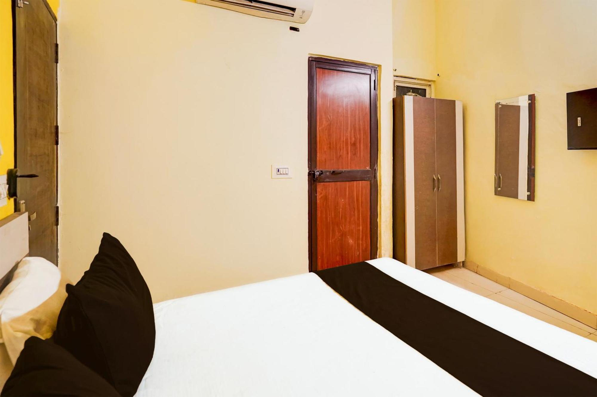 O Vishkarma Colony Hotel 3*