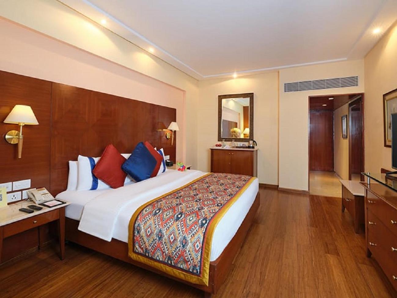 Hotel Linda Near Delhi Airport 4*