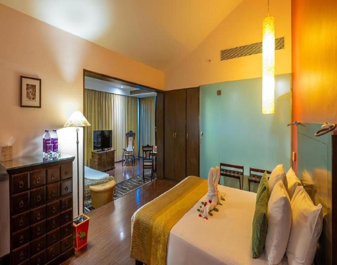 Linda Near Delhi Airport Hotel 4*
