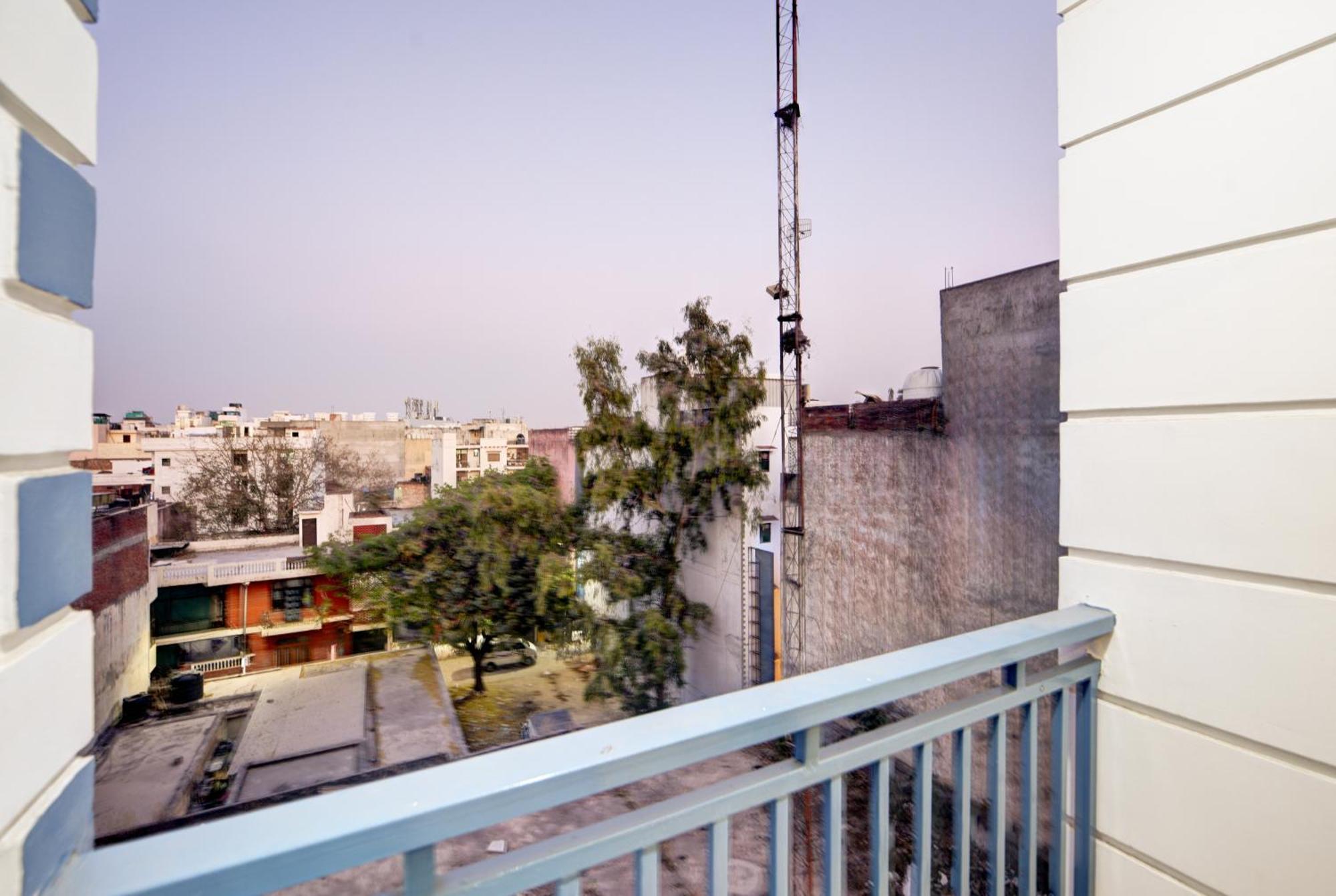 Hotel Dream World Near Delhi Airport 4*