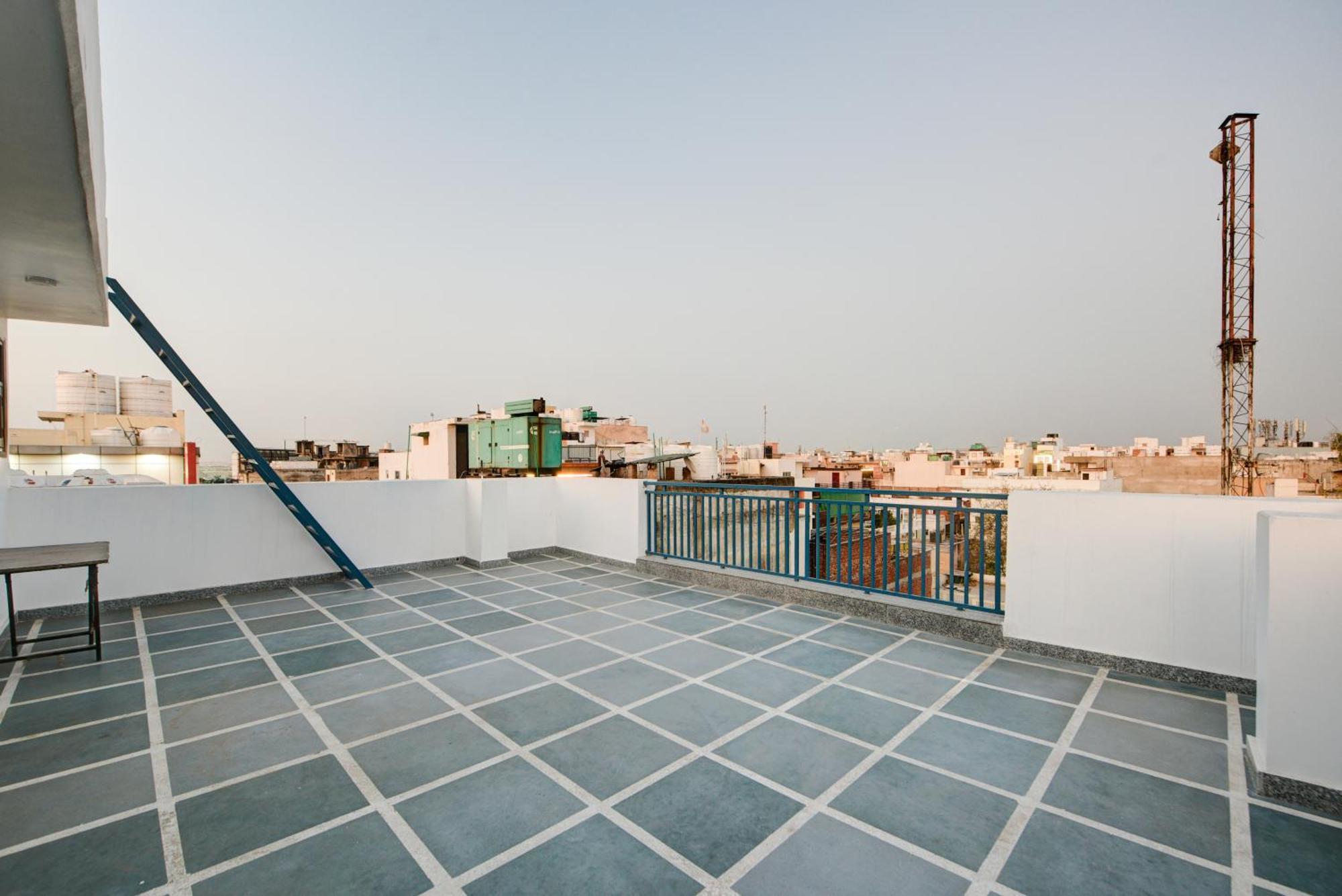 Hotel Dream World Near Delhi Airport 4*