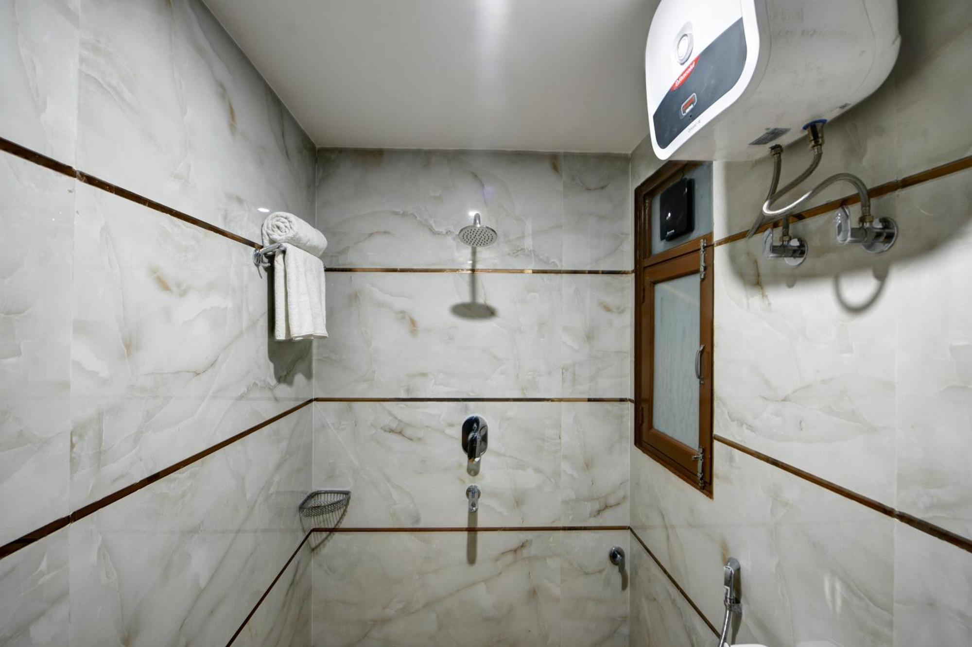 Dream World Near Delhi Airport Hotel 4*