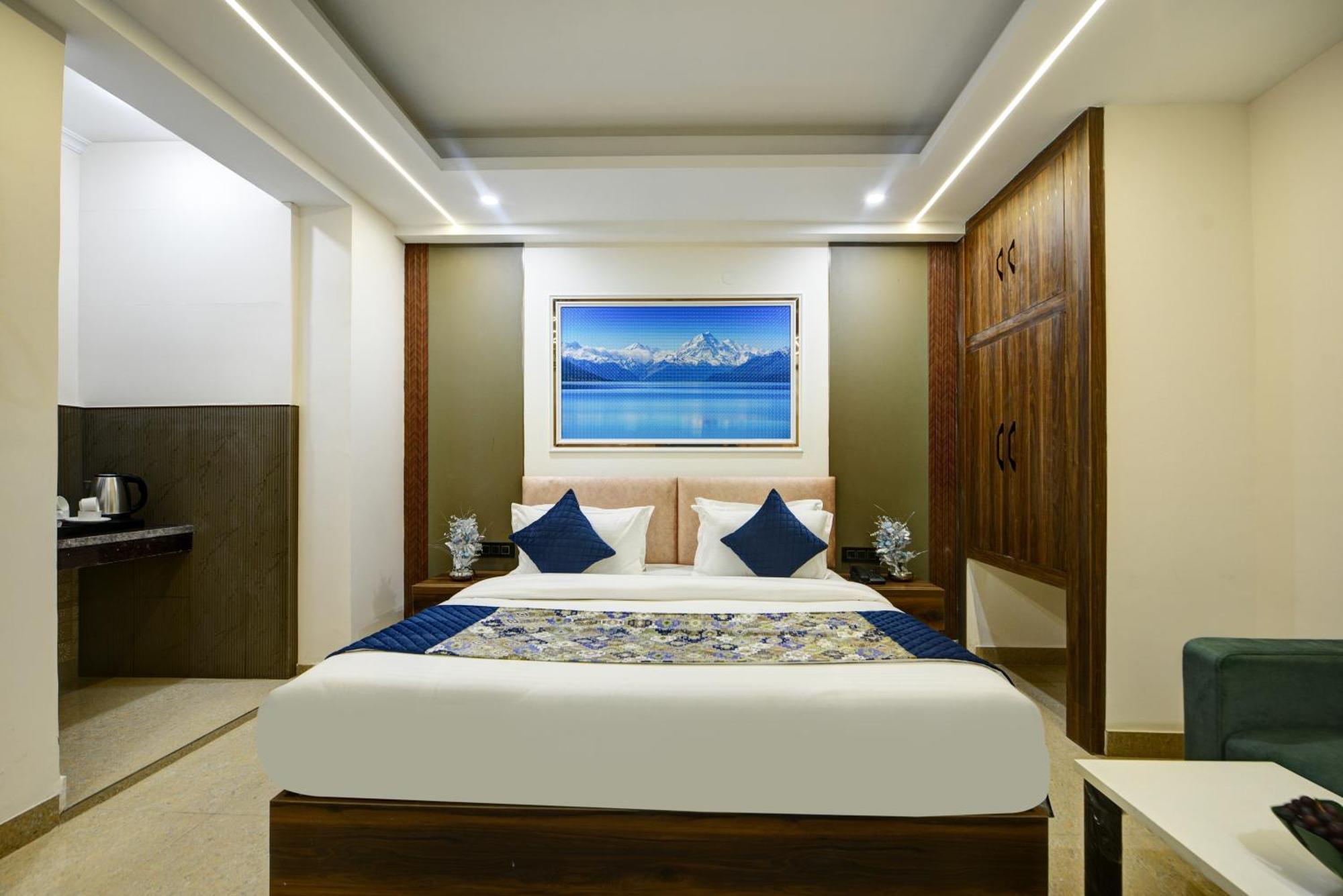 Dream World Near Delhi Airport 4*
