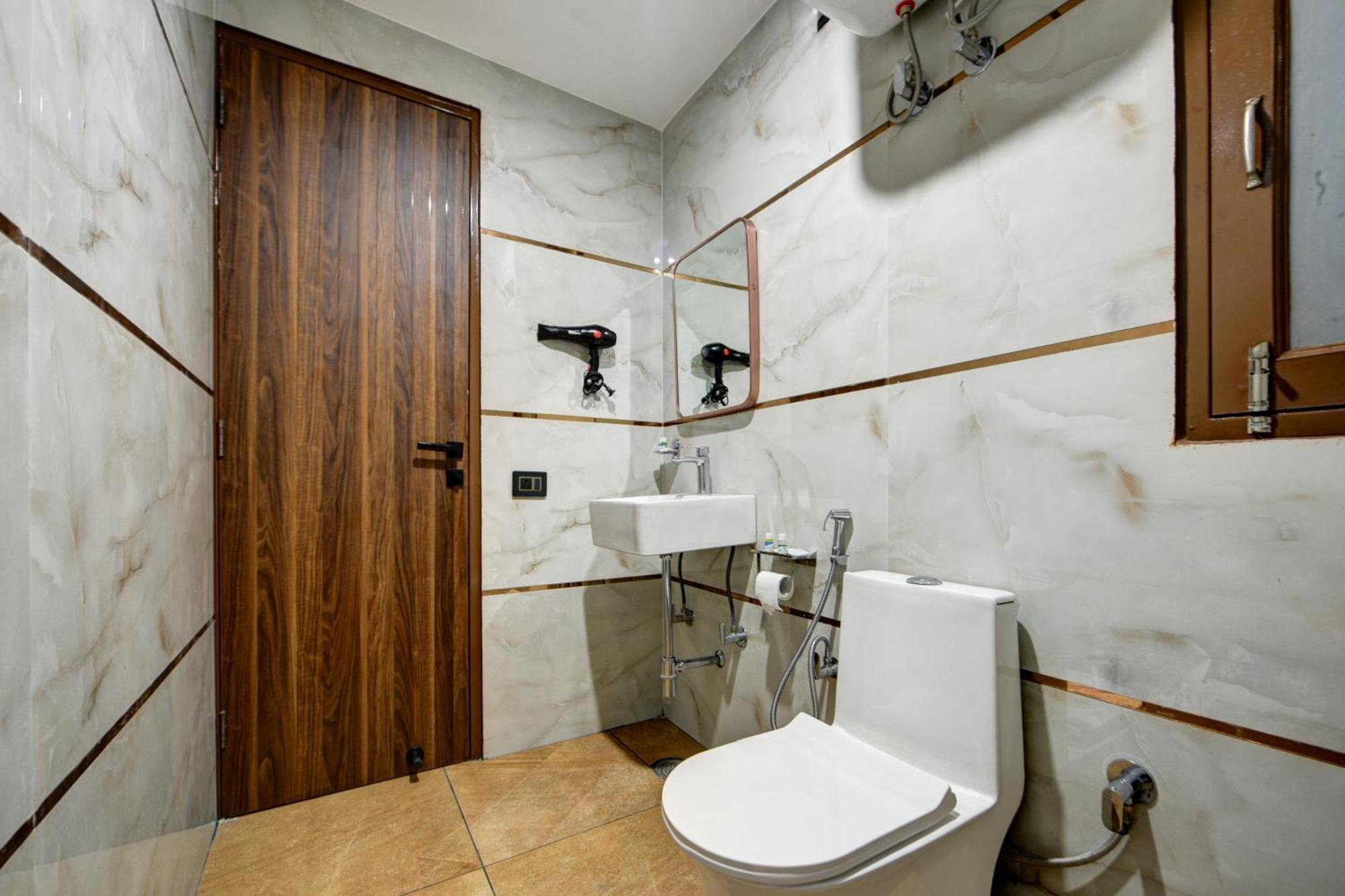 Dream World Near Delhi Airport Hotel 4*