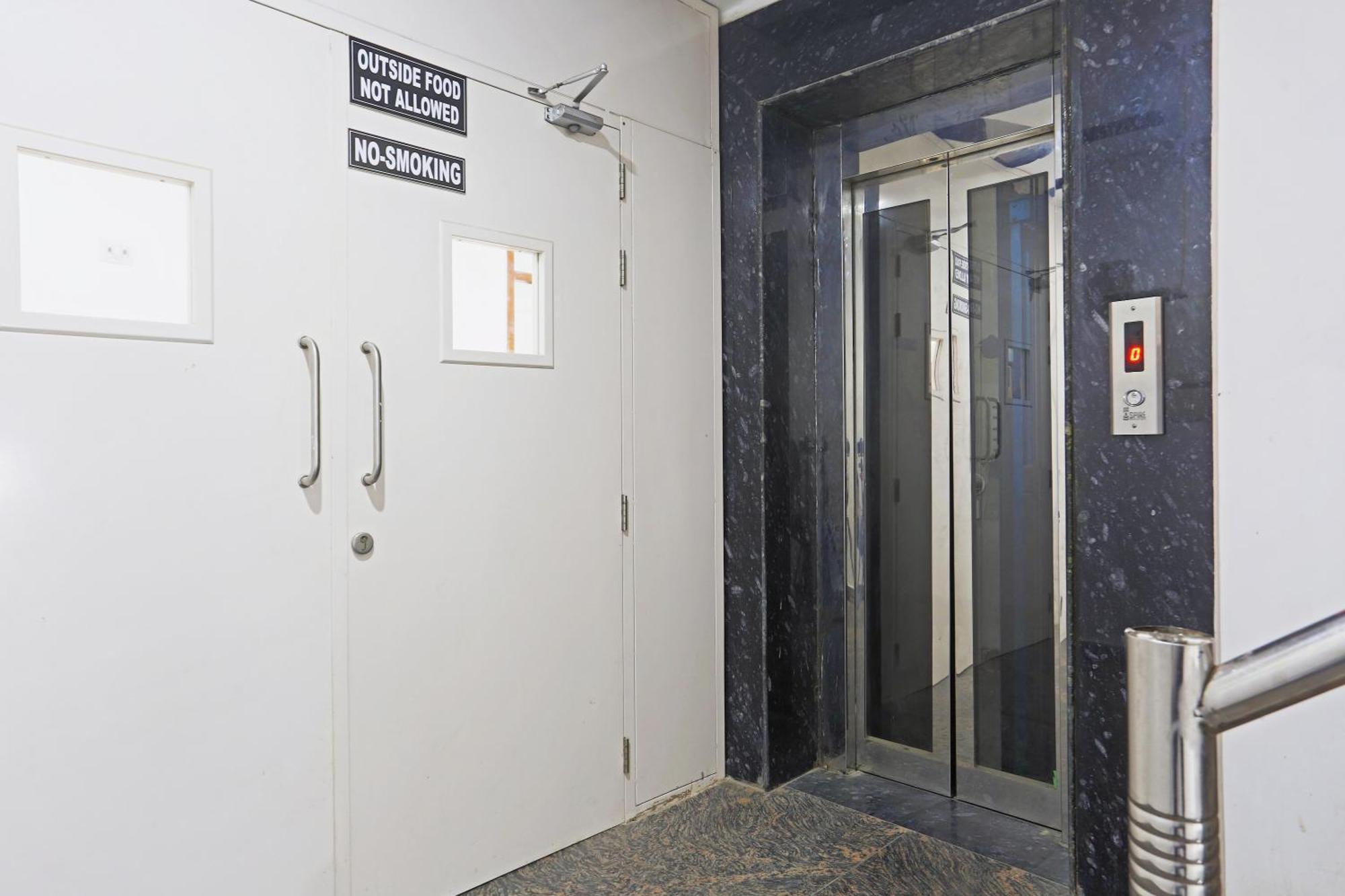 Vasudha -near Delhi Airport Hotel 3*