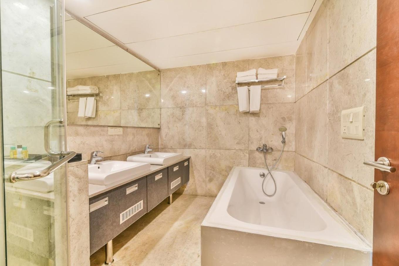 Ahuja Residency Sage 3* New Delhi