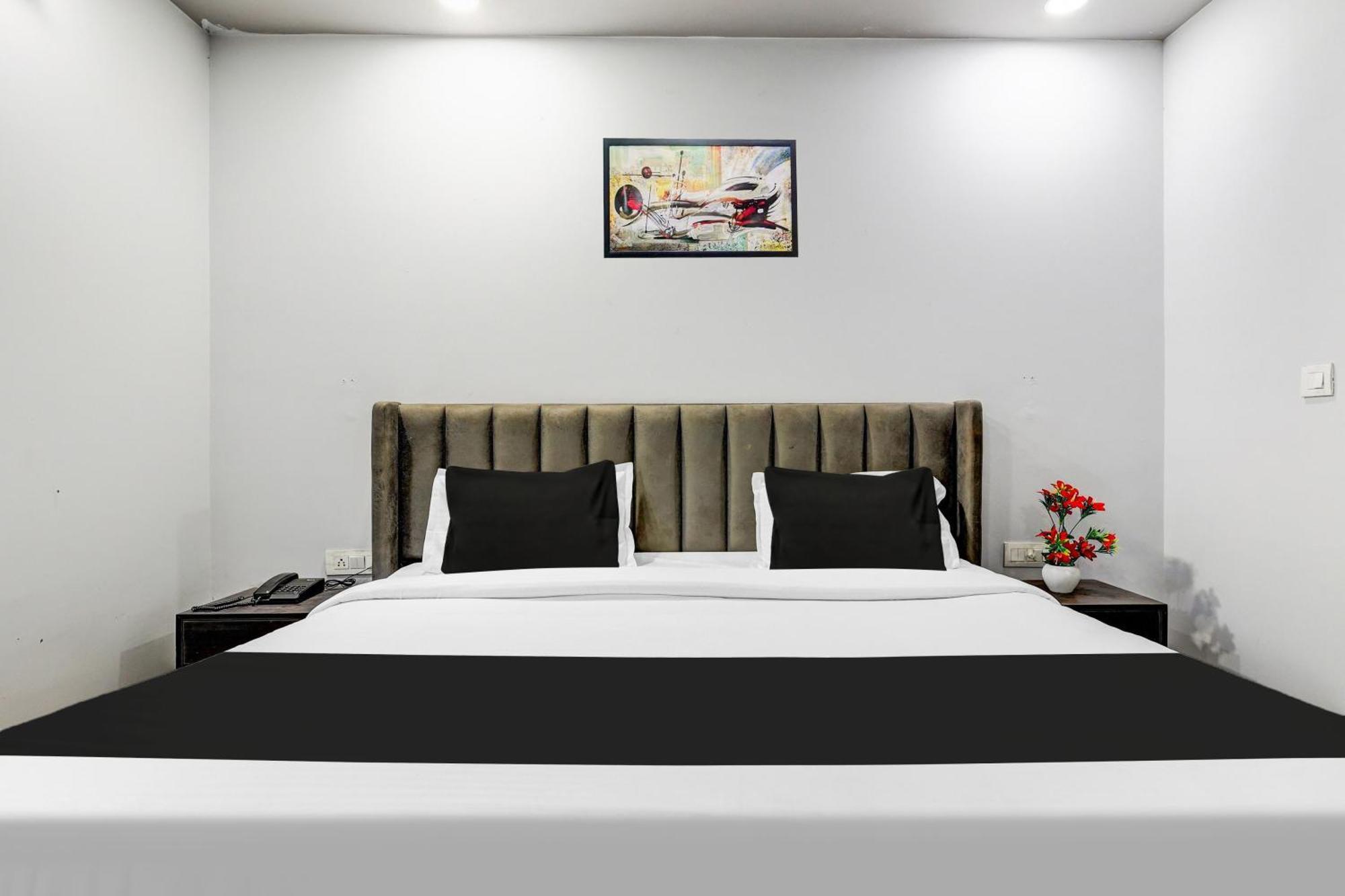 Super Collection O Shalimar Bagh New Delhi