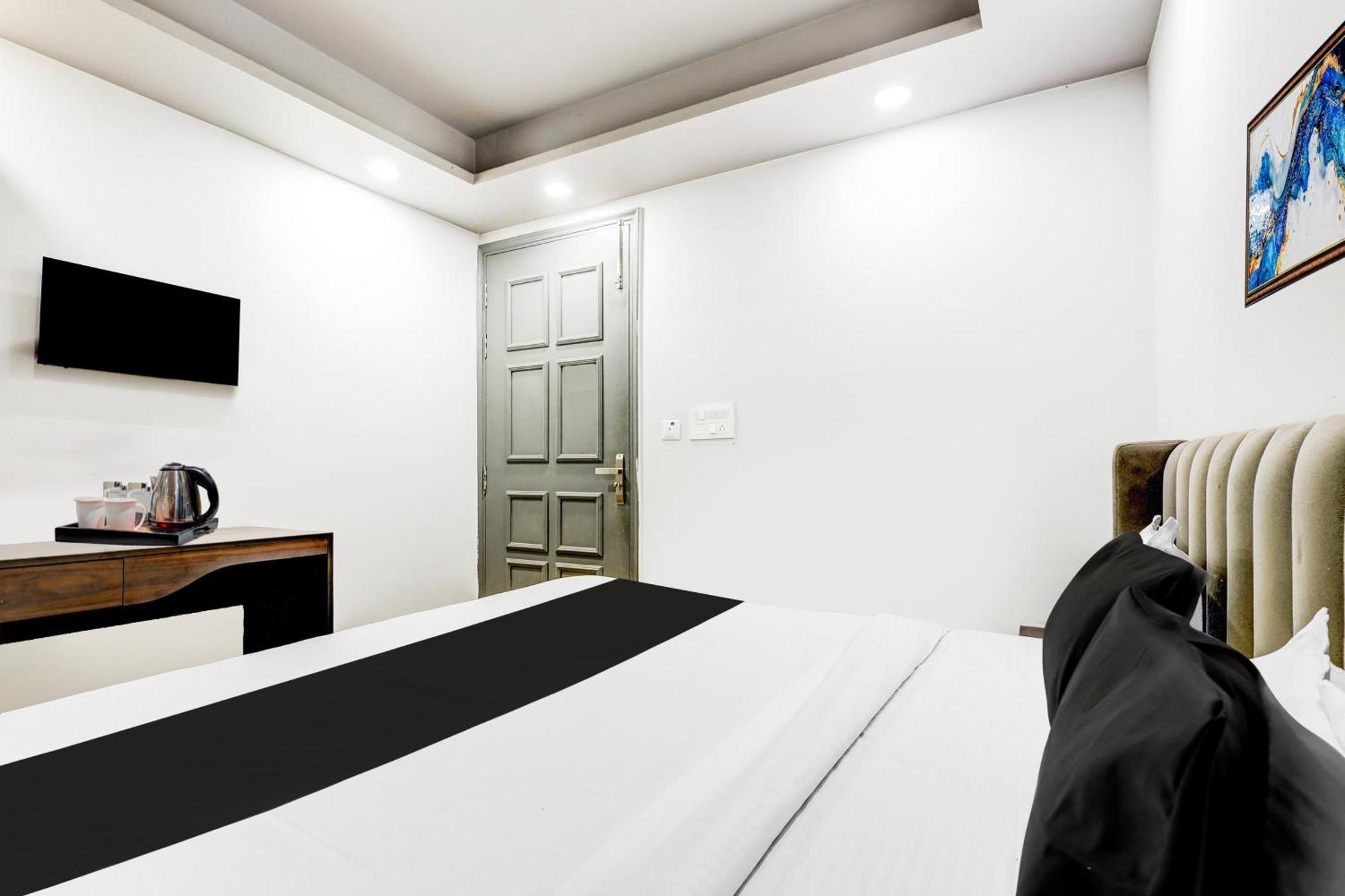 Super Collection O Shalimar Bagh Hotel