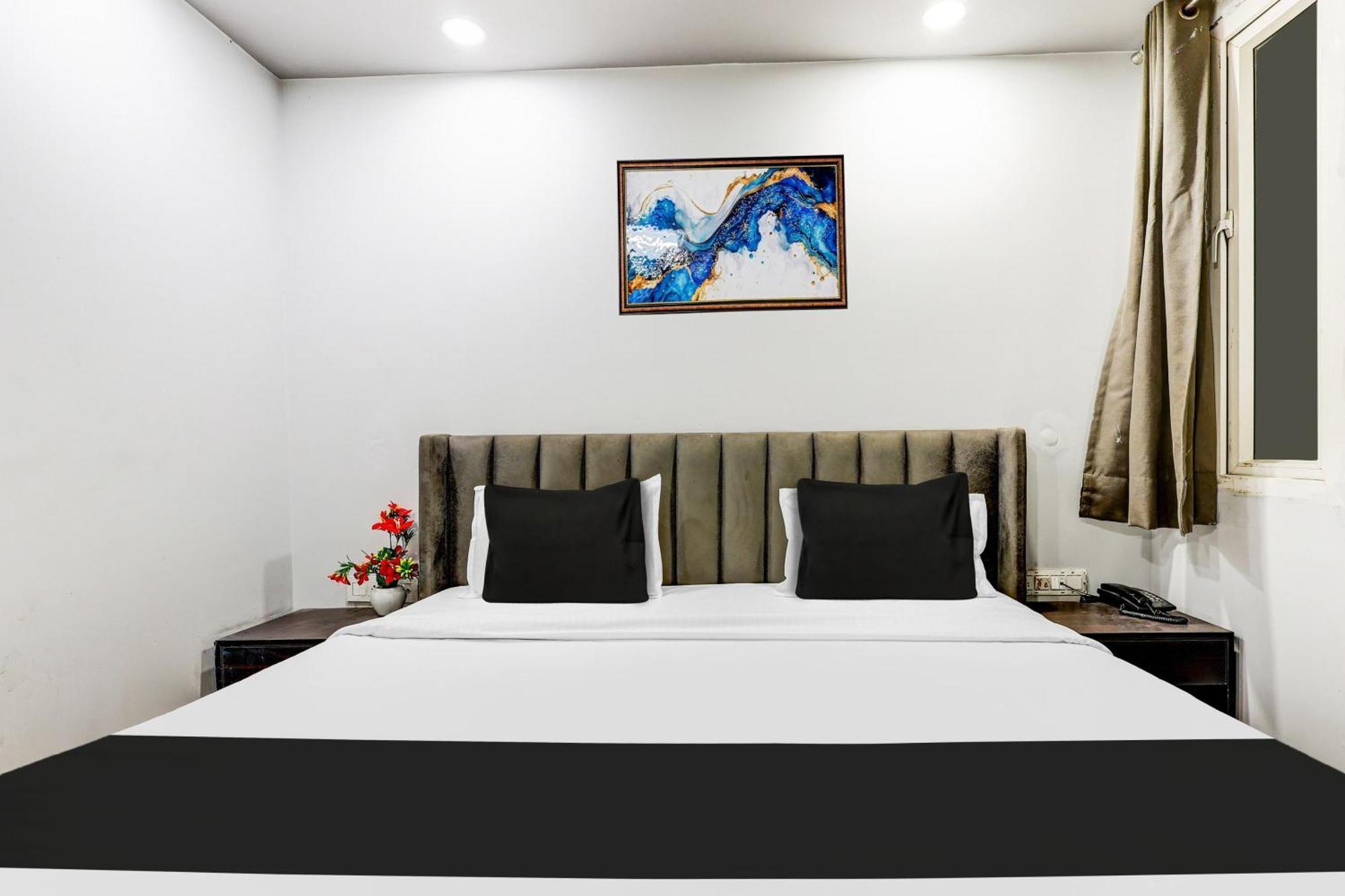 Super Collection O Shalimar Bagh Hotel New Delhi