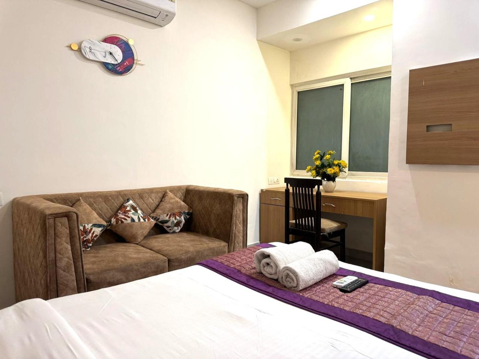 Fortune Service 2bhk ,e28 Saket 1a *