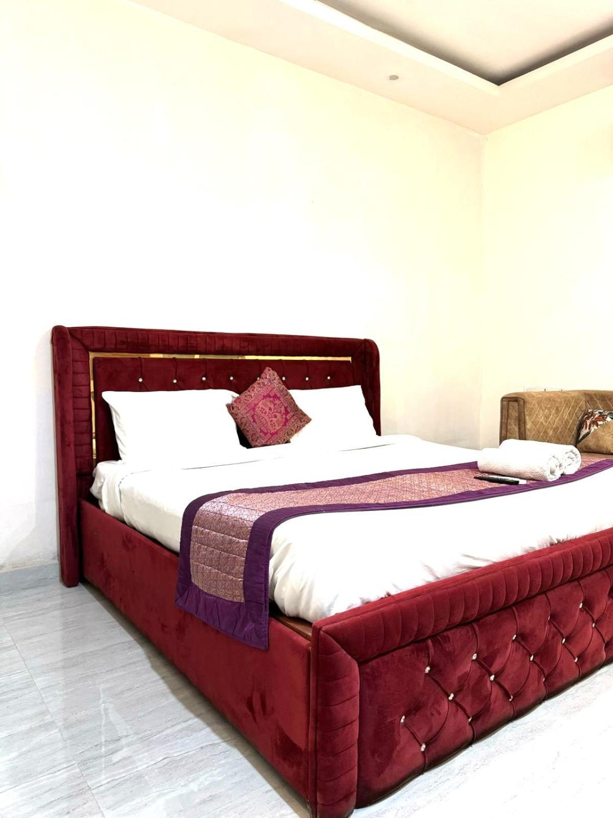 Fortune Service 2bhk ,e28 Saket 1a