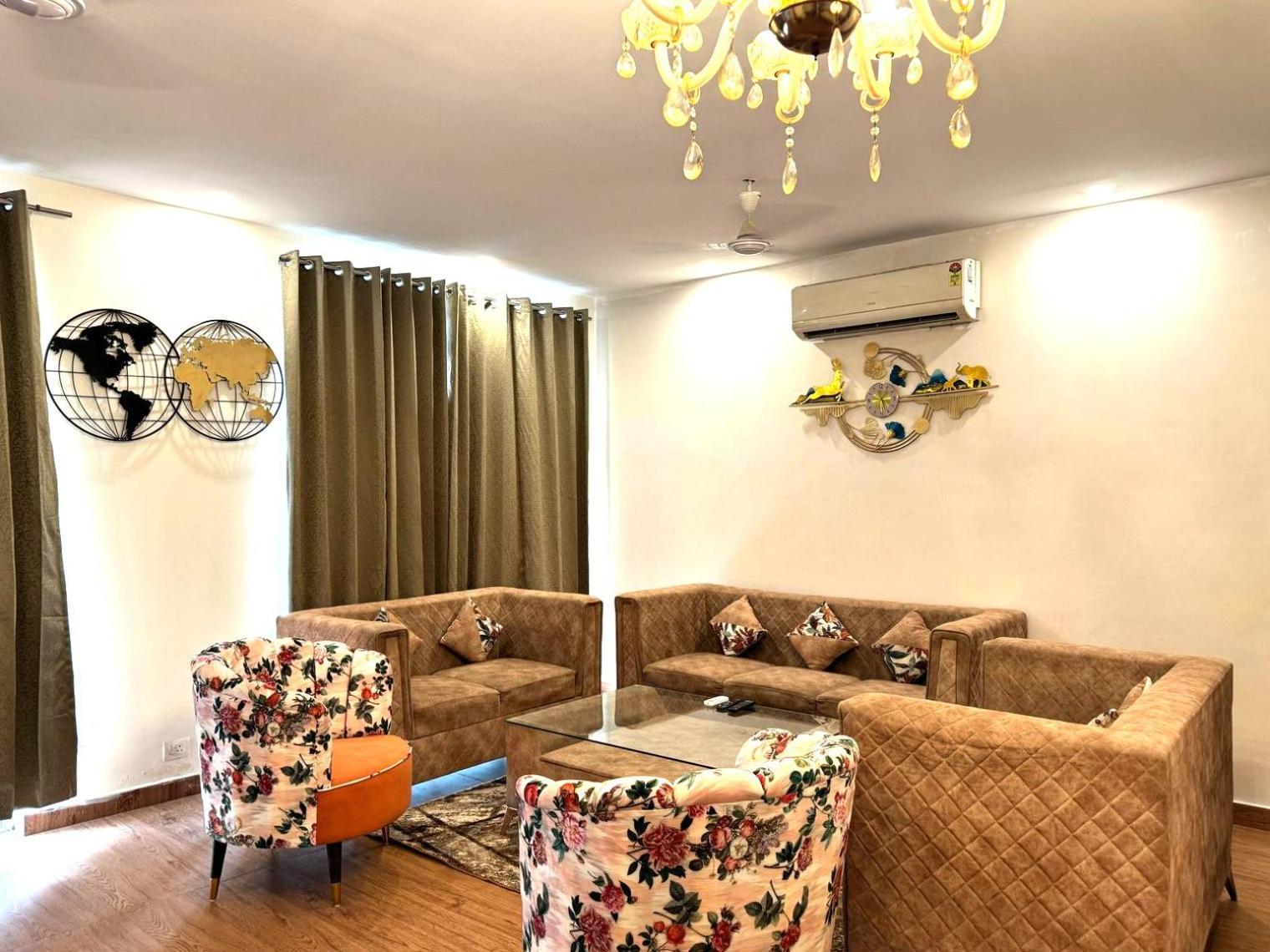 Apartment Fortune Service 2bhk ,e28 Saket 1a *