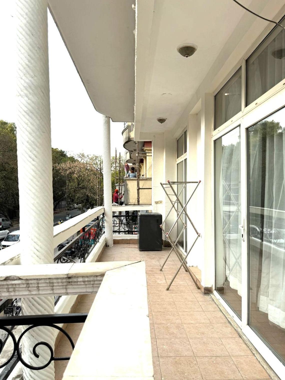 Fortune Service 2bhk ,e28 Saket 1a * New Delhi