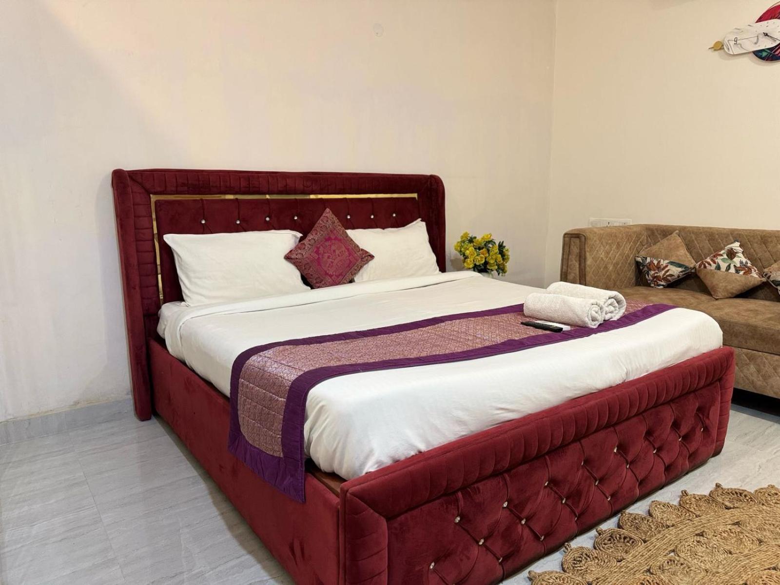 Fortune Service 2bhk ,e28 Saket 1a