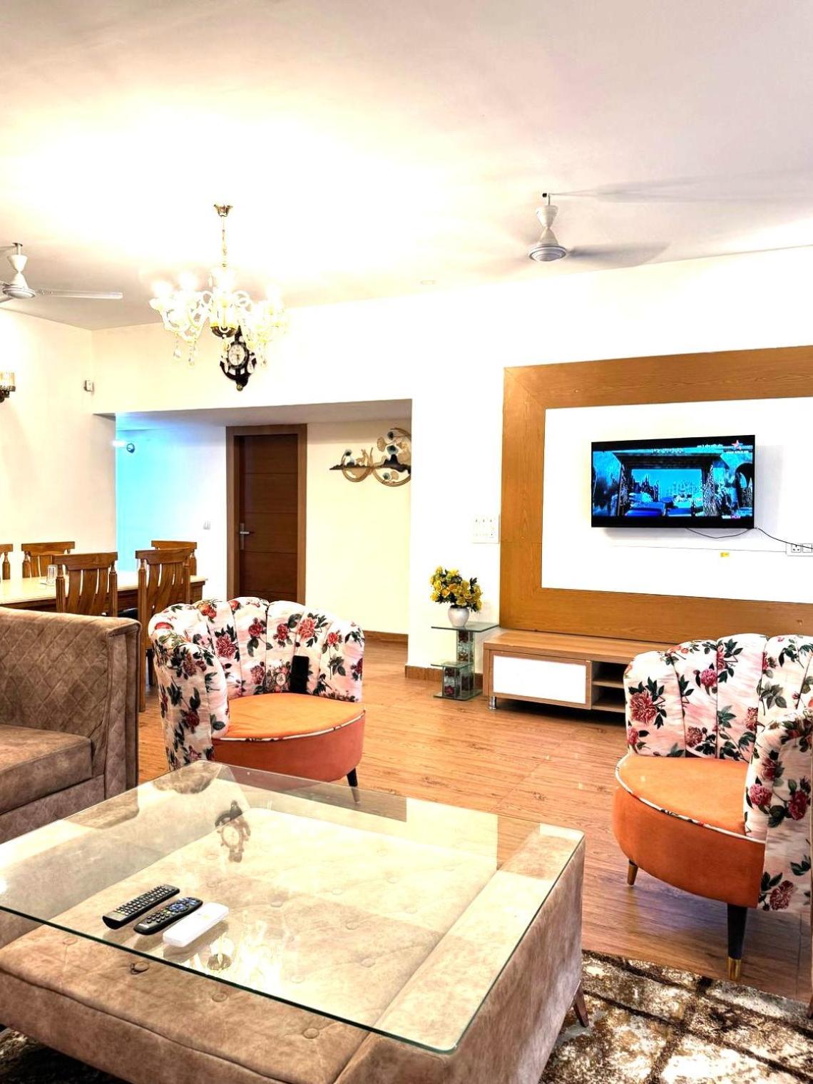 Fortune Service 2bhk ,e28 Saket 1a Apartment
