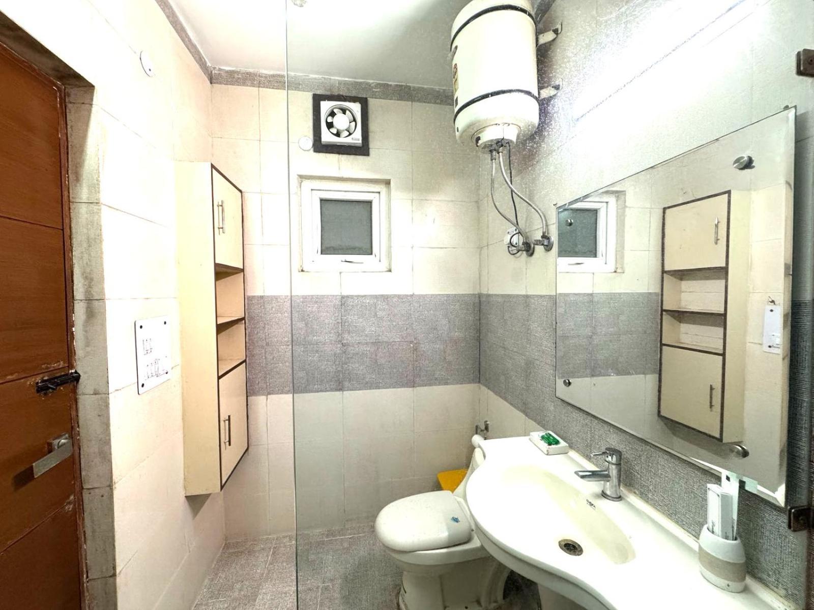 Fortune Service 2bhk ,e28 Saket 1a Apartment *