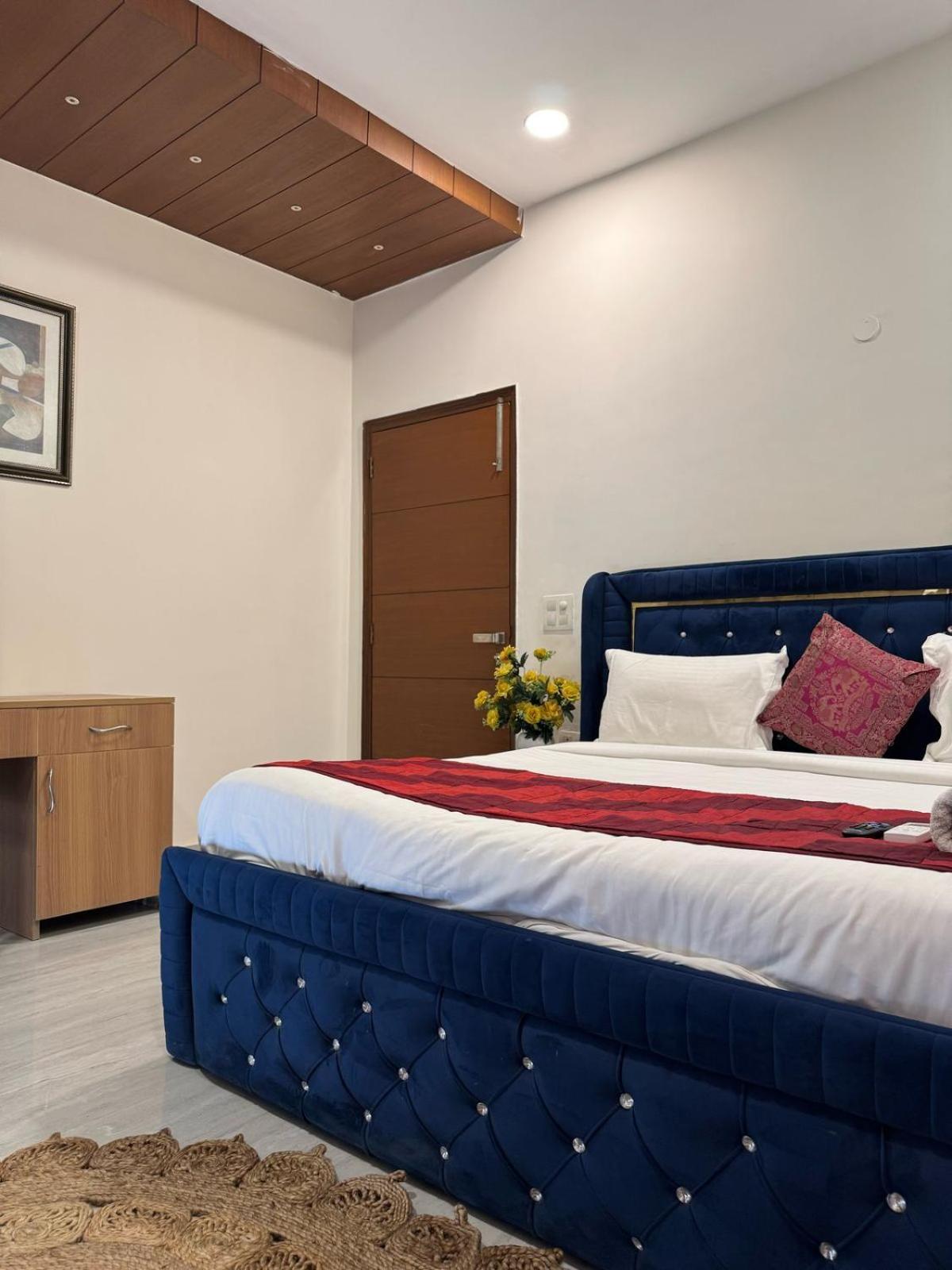 Apartment Fortune Service 2bhk ,e28 Saket 1a
