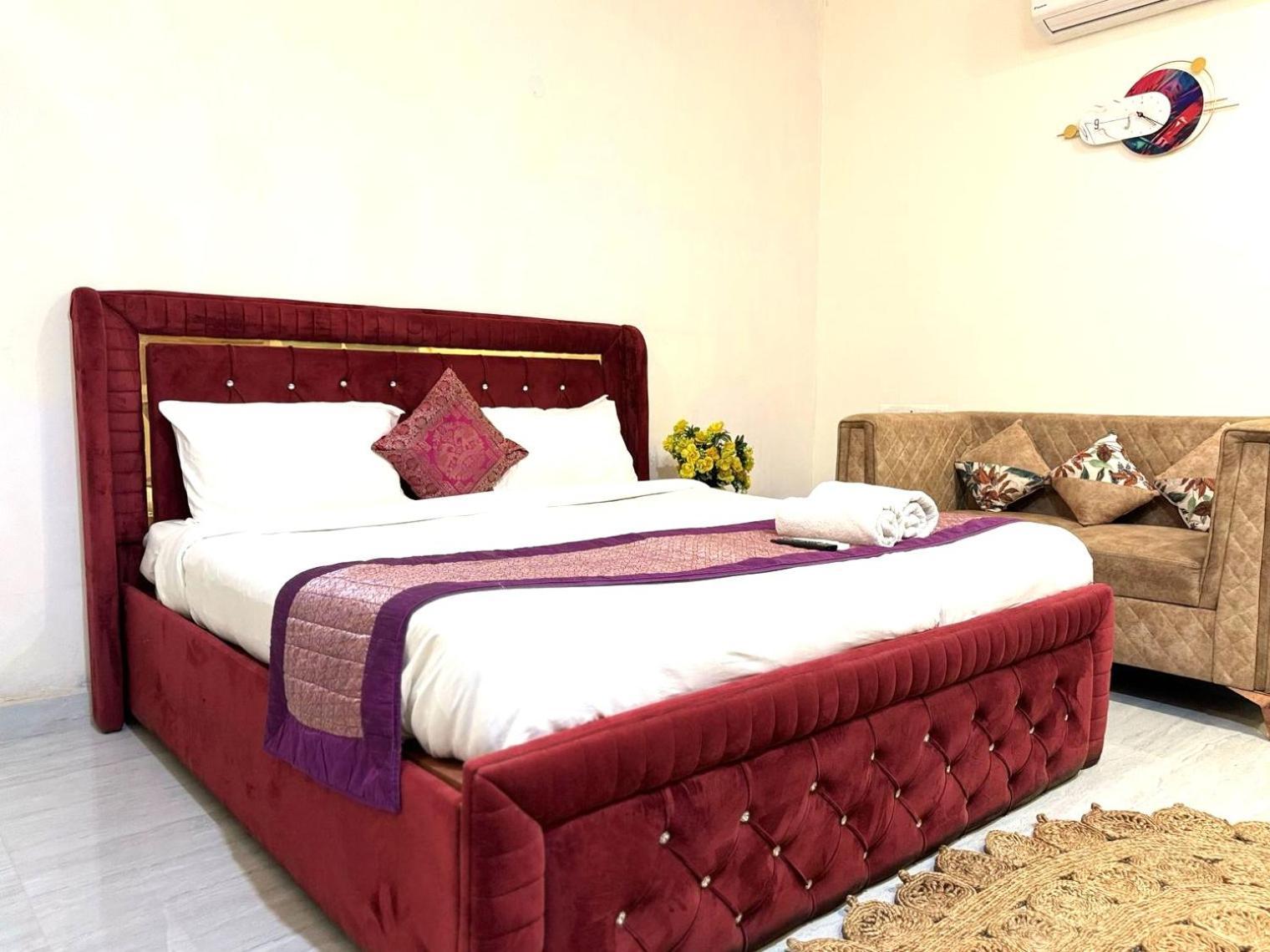 Fortune Service 2bhk ,e28 Saket 1a Apartment *