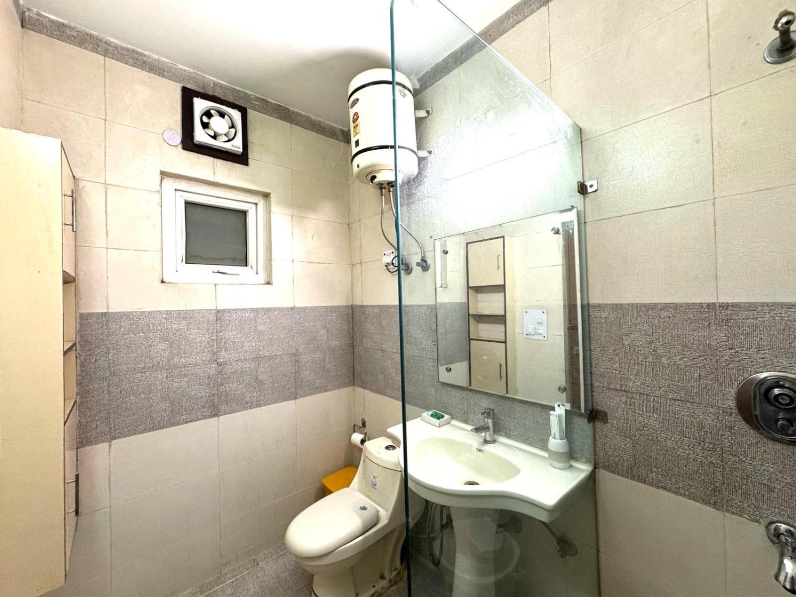Fortune Service 2bhk ,e28 Saket 1a Apartment New Delhi