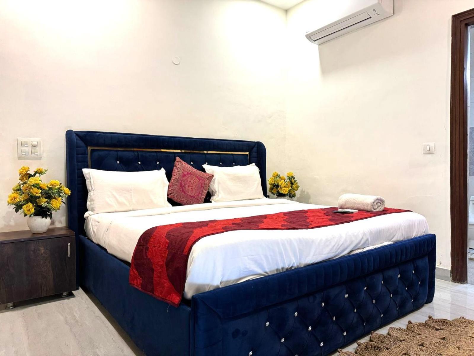 Apartment Fortune Service 2bhk ,e28 Saket 1a New Delhi