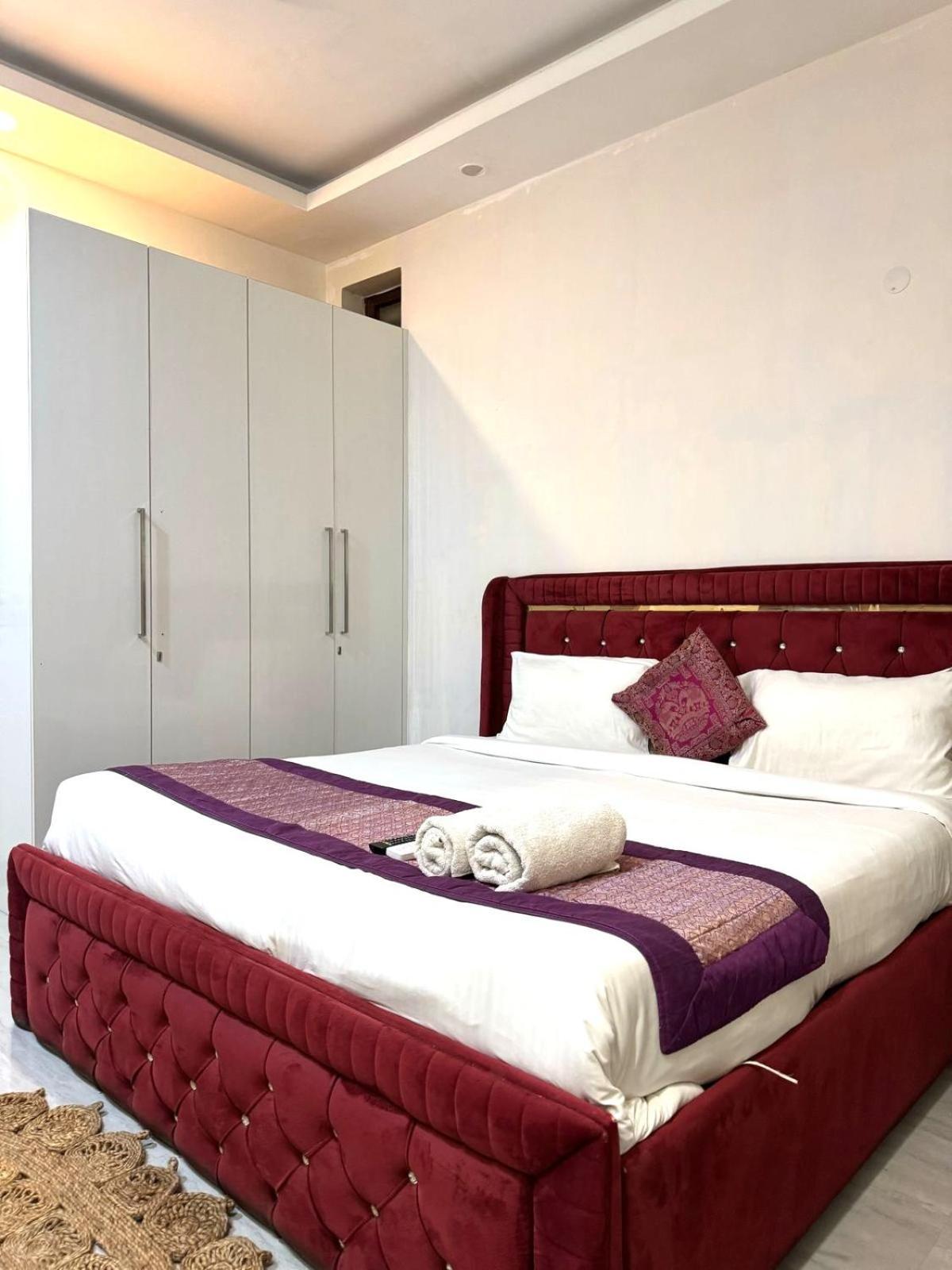 Fortune Service 2bhk ,e28 Saket 1a *