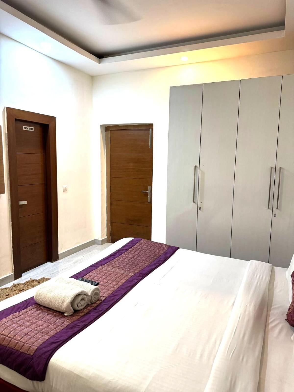 Fortune Service 2bhk ,e28 Saket 1a