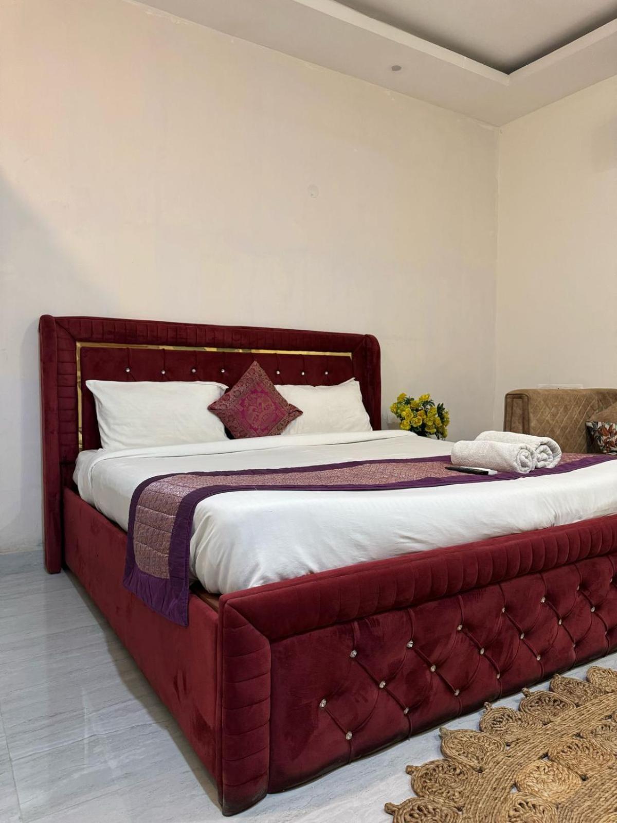 Apartment Fortune Service 2bhk ,e28 Saket 1a