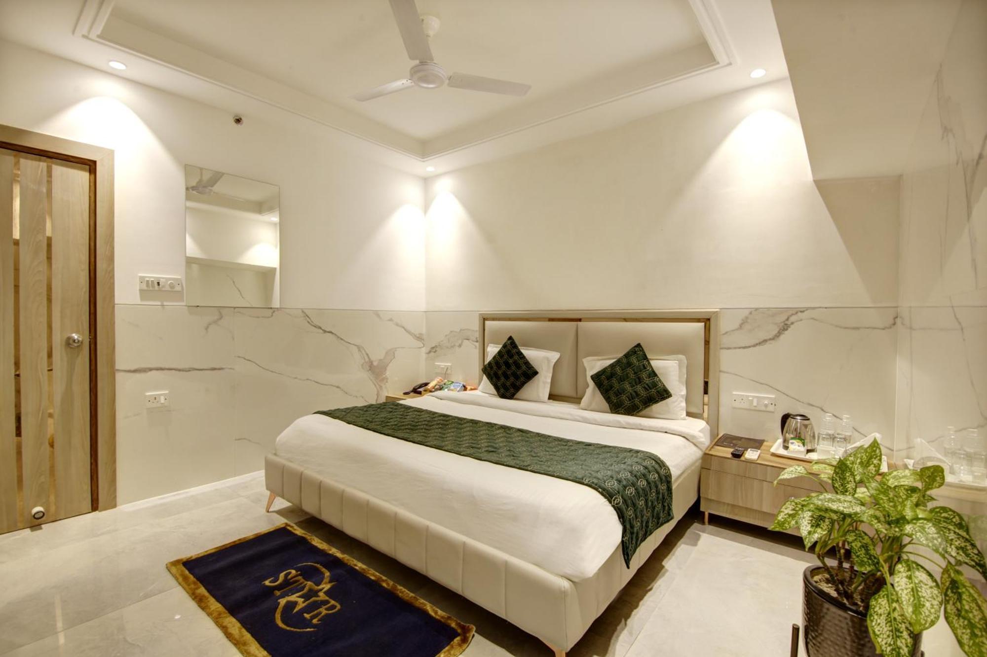 International - Near Delhi Airport 3*