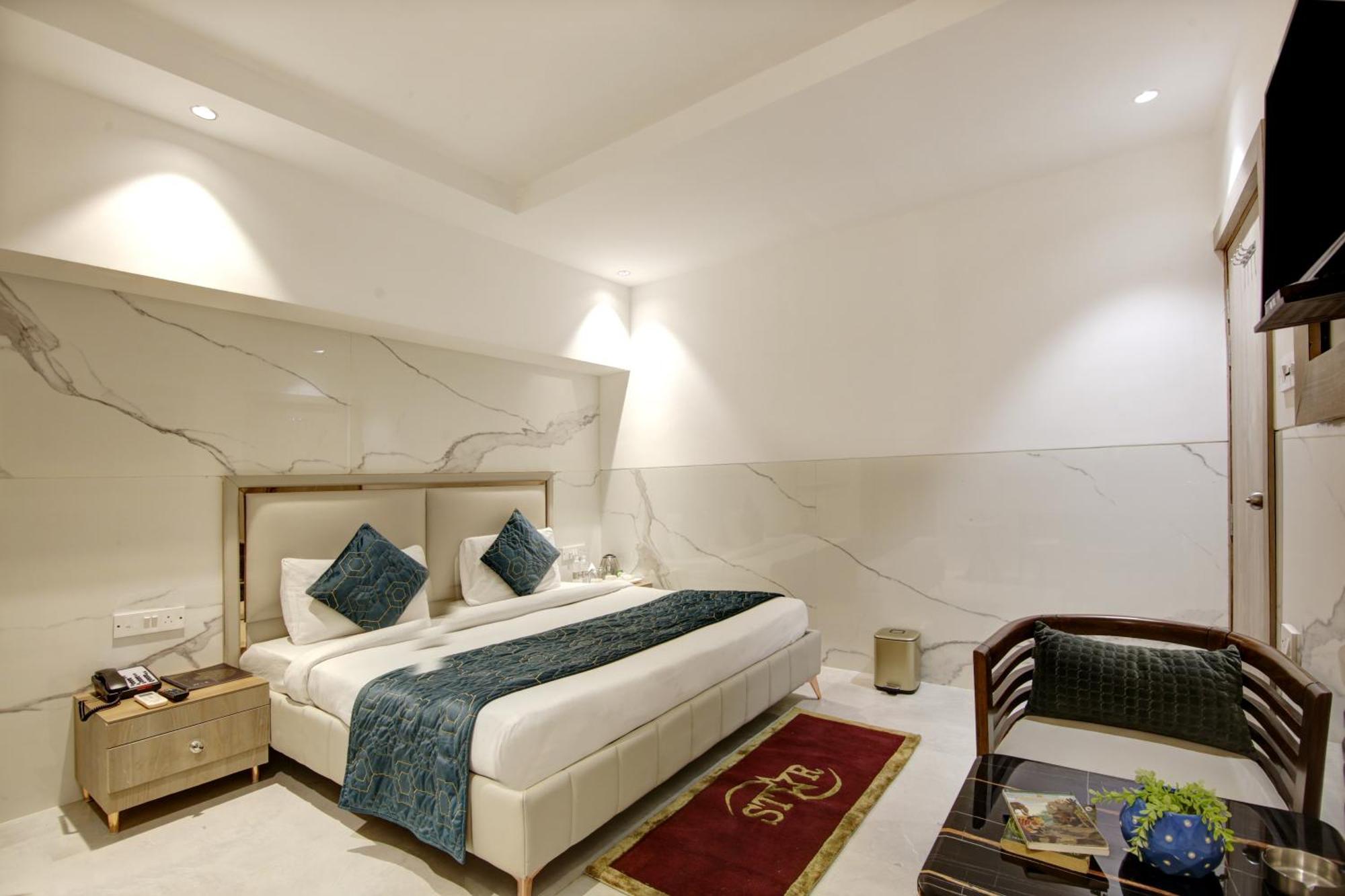 Hotel International - Near Delhi Airport 3*