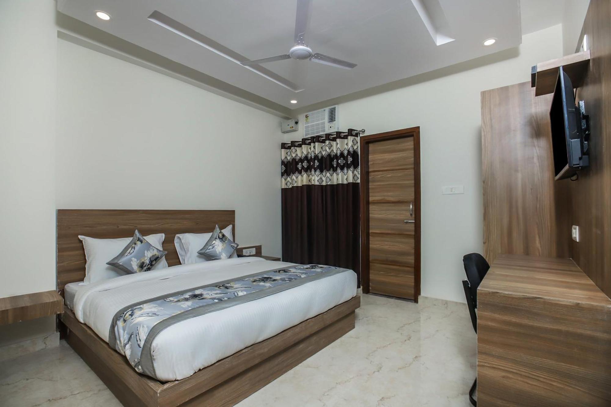 Hotel O Mint