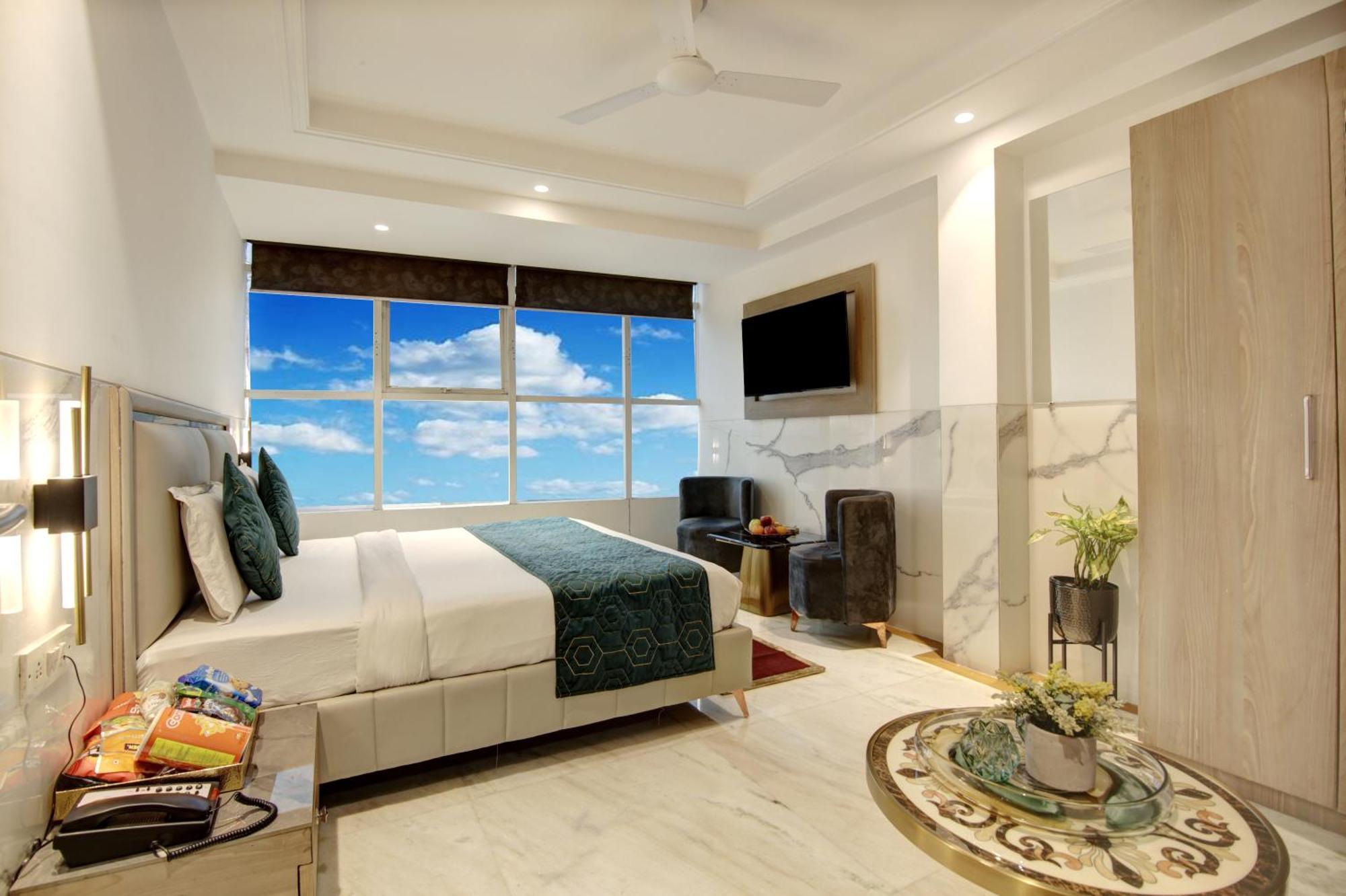 International By Star Group - Near Delhi Airport 3*