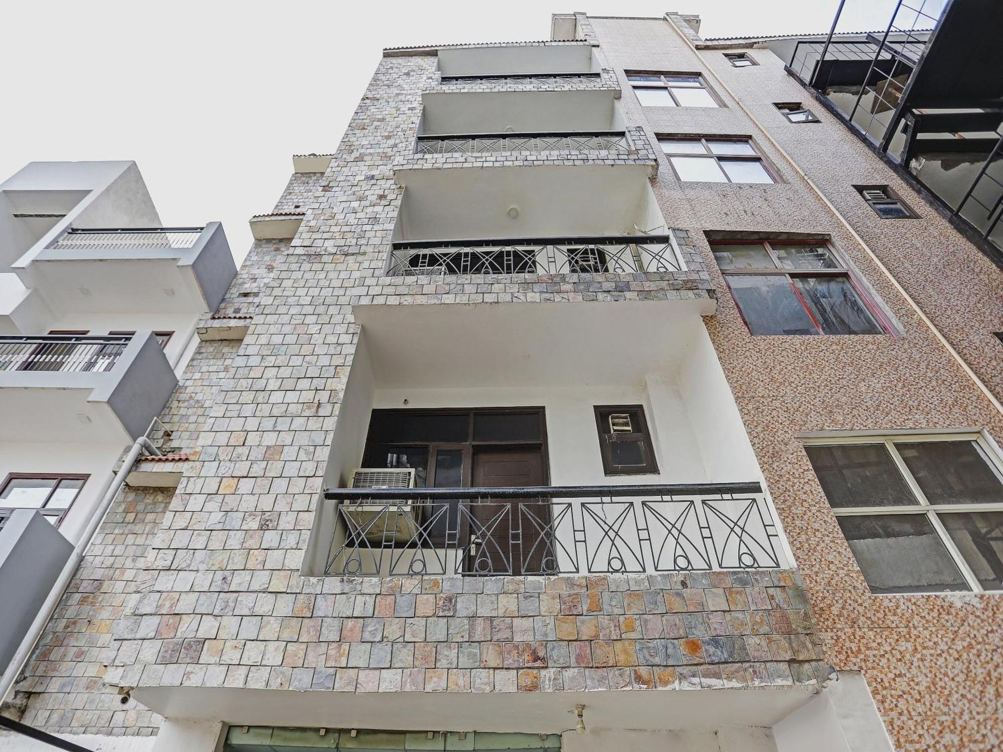 Collection O Agniv Residency Near Saket Metro Hotel