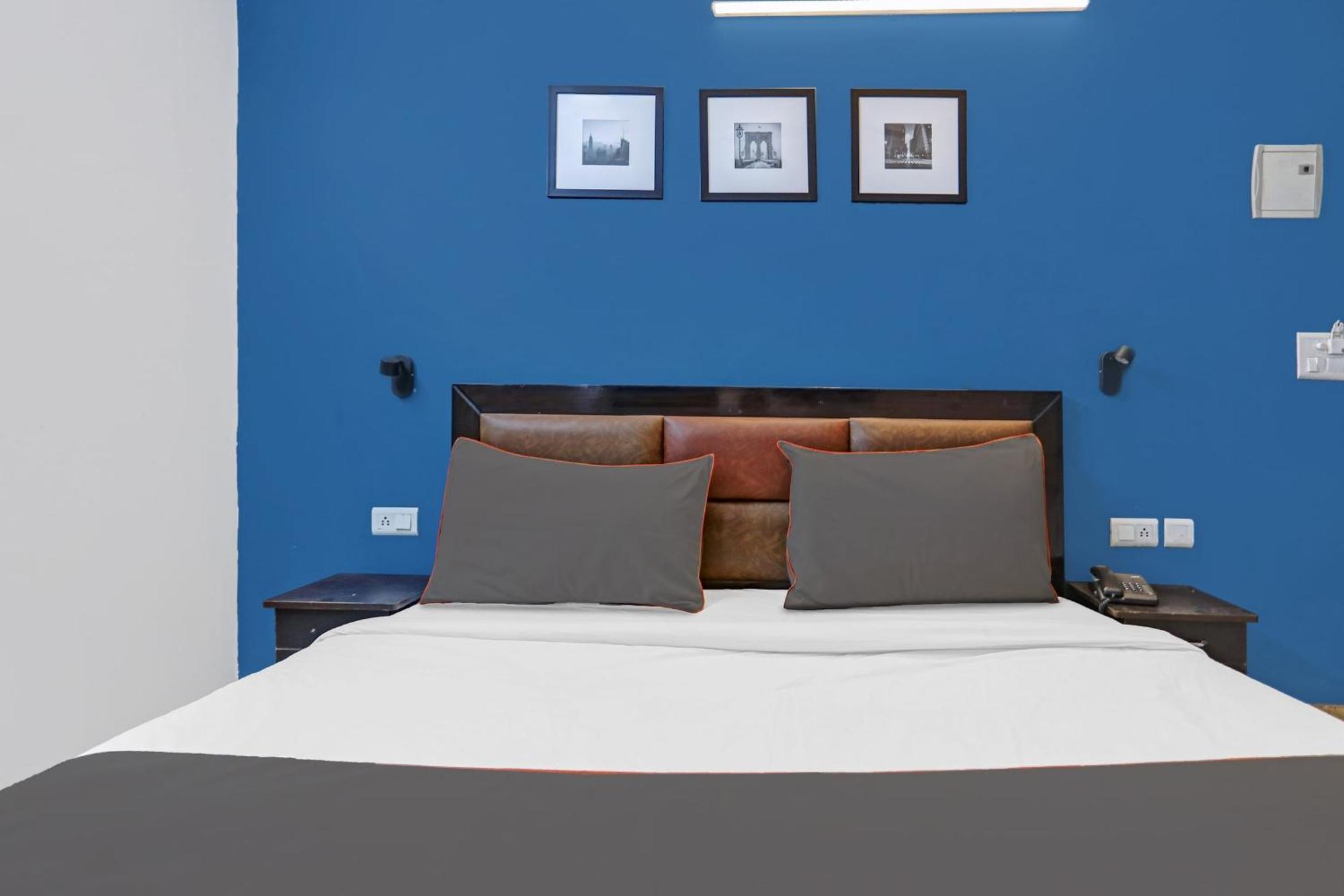 Collection O Agniv Residency Near Saket Metro Hotel 4*