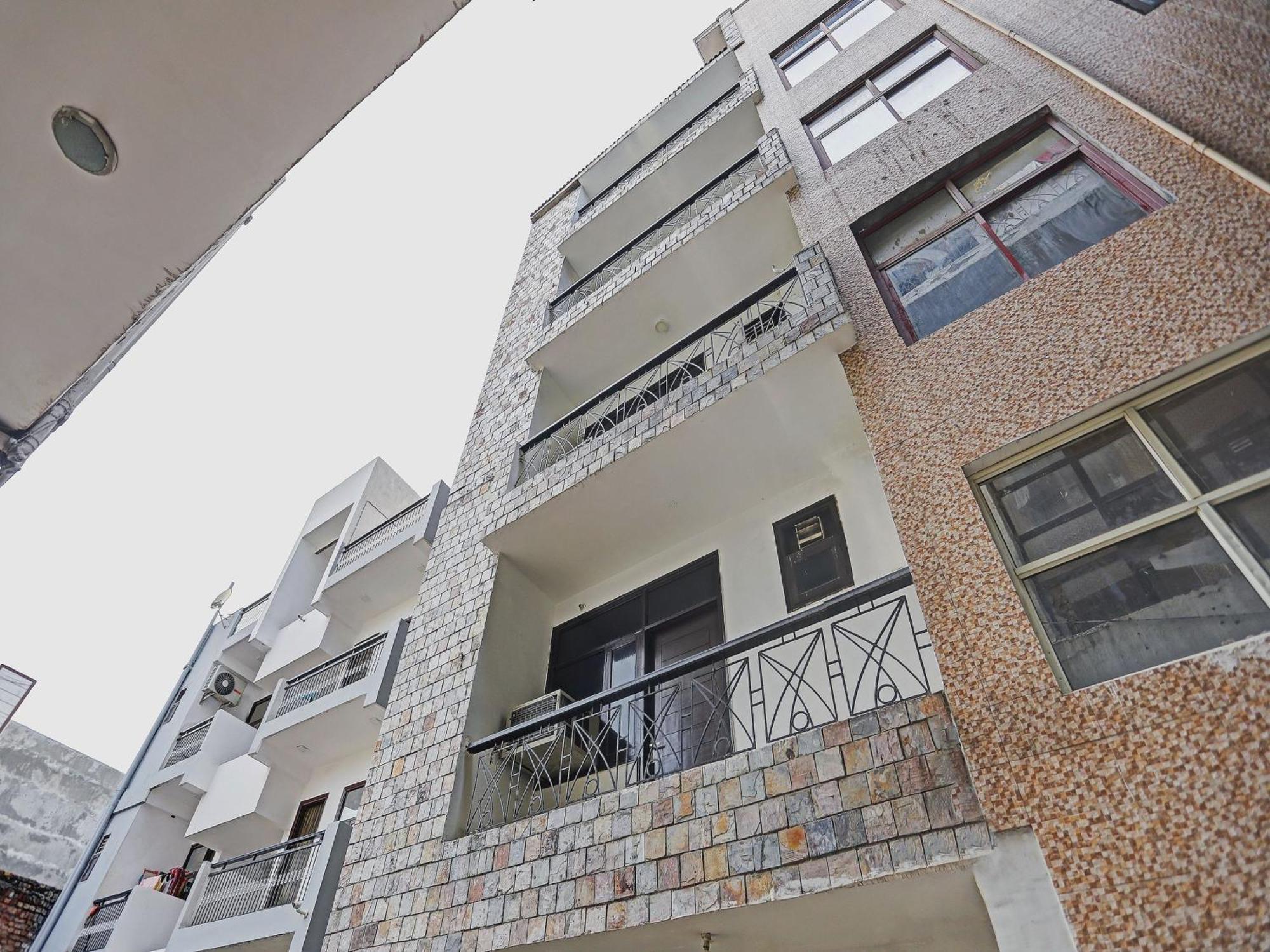 Hotel Collection O Agniv Residency Near Saket Metro New Delhi