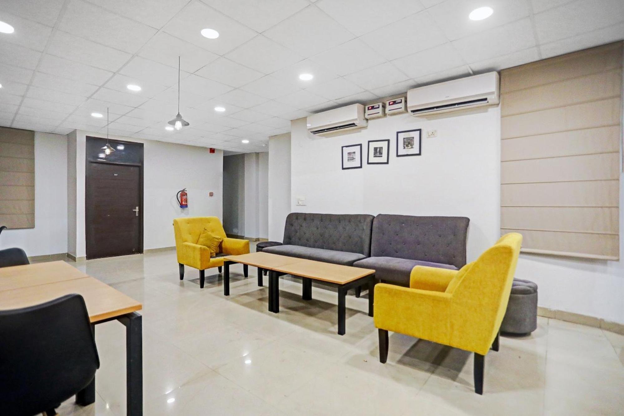 Collection O Agniv Residency Near Saket Metro 4*